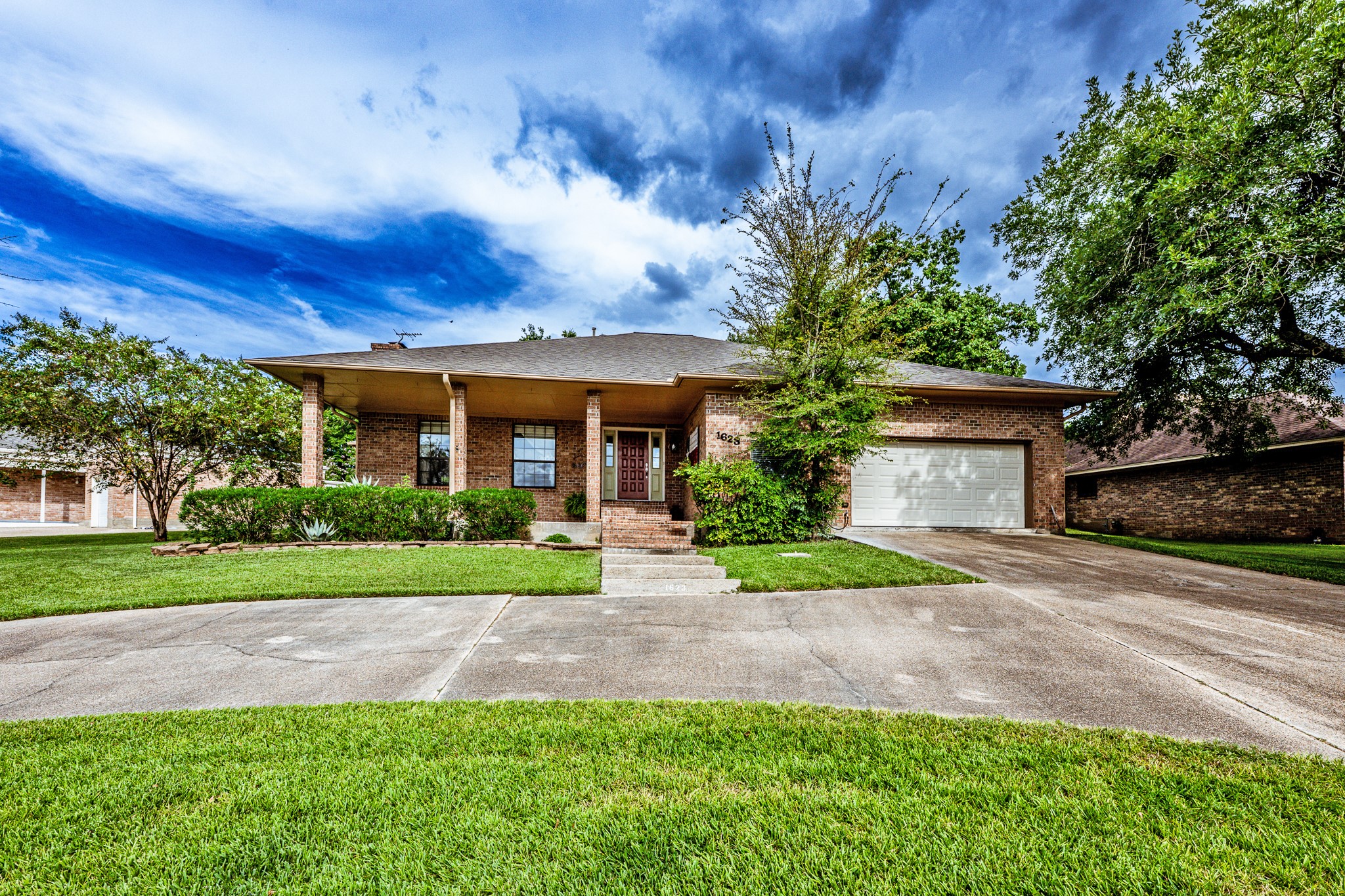 Listing photo 1