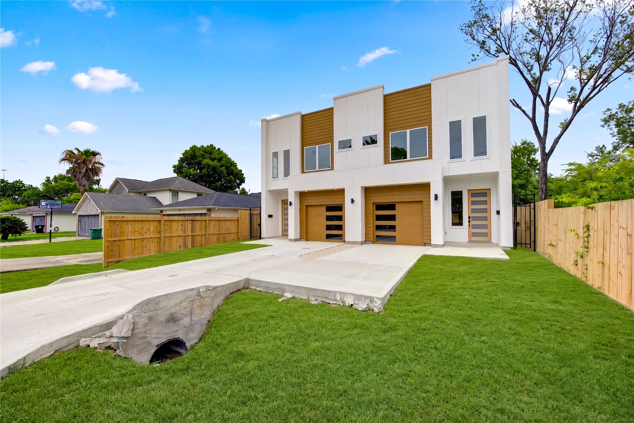 Listing photo 4