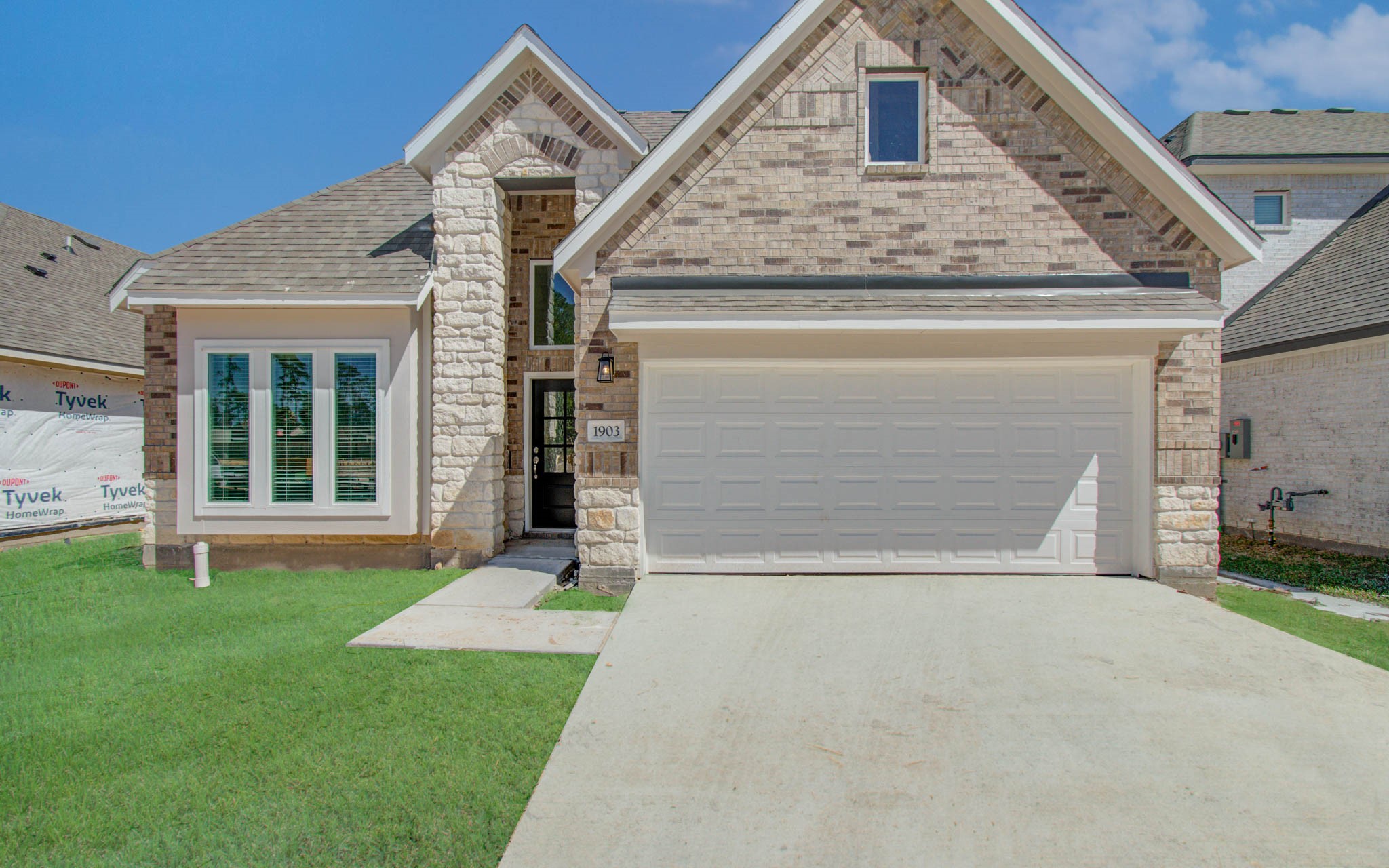 Listing photo 1