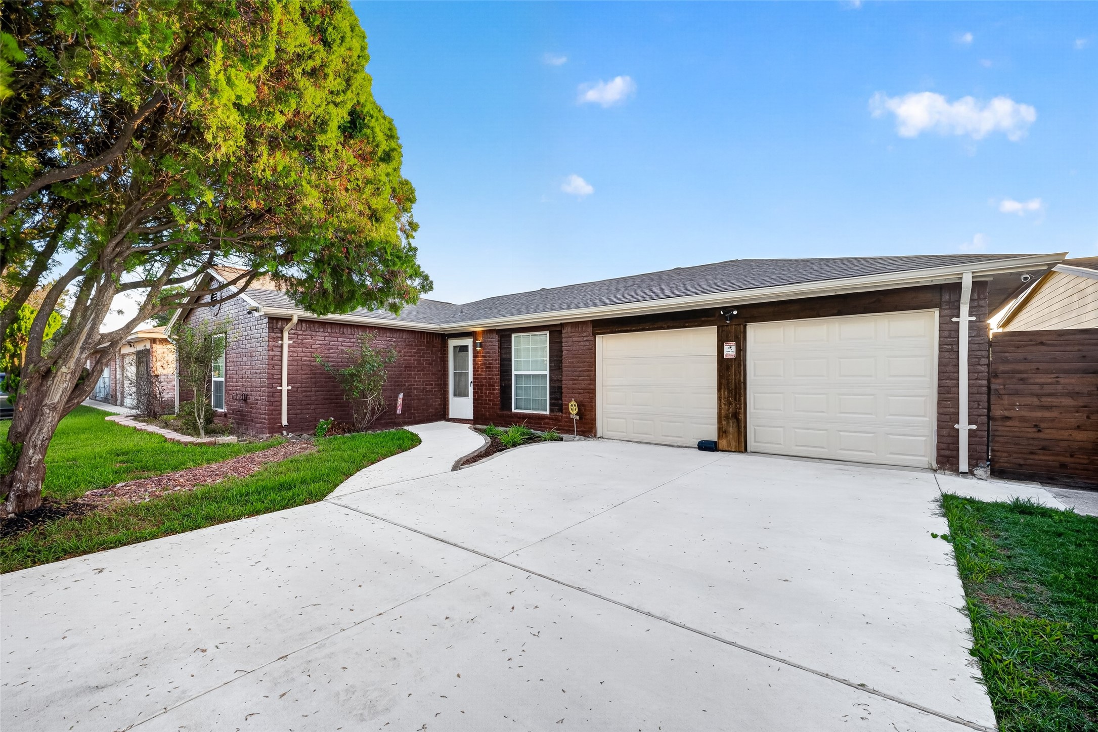 Listing photo 1