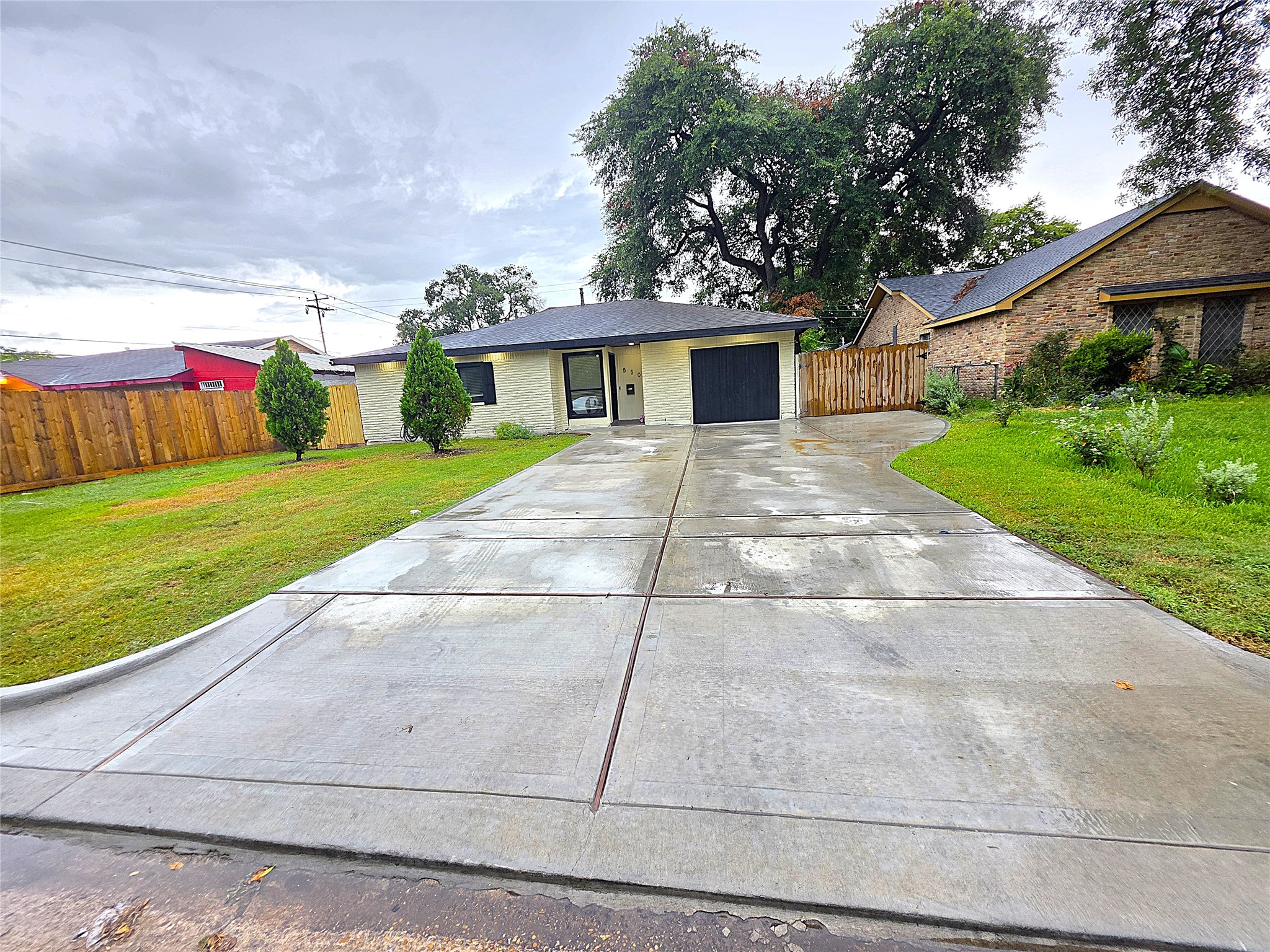 Listing photo 1