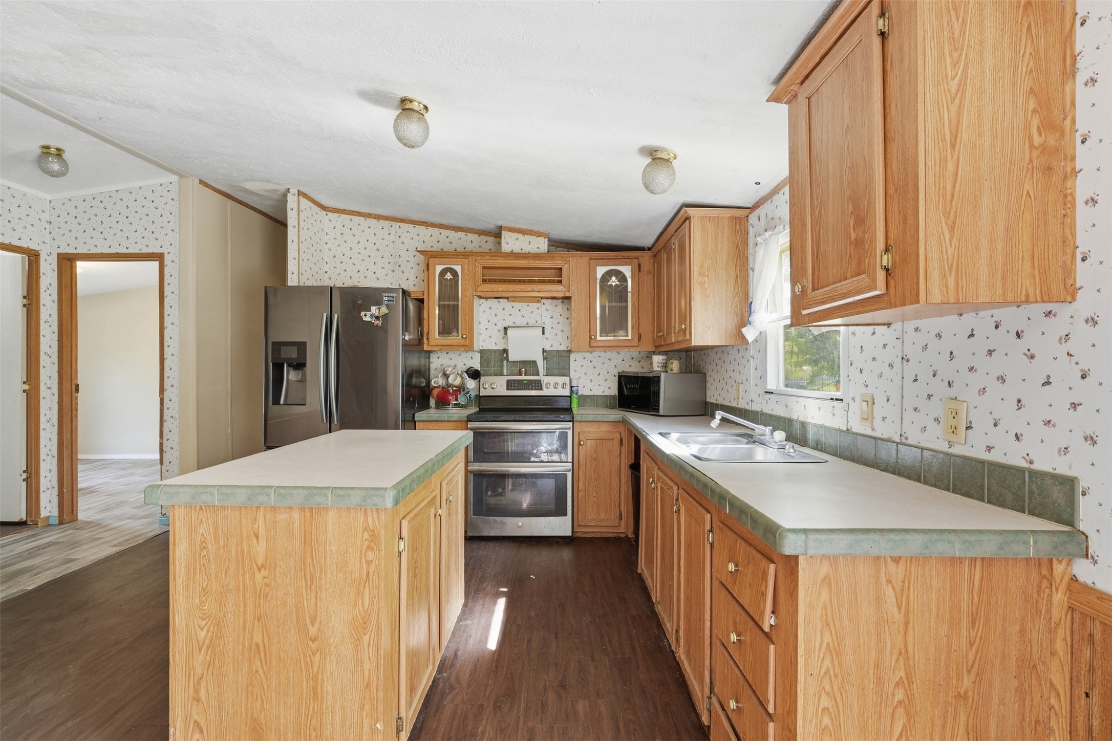 Listing photo 3