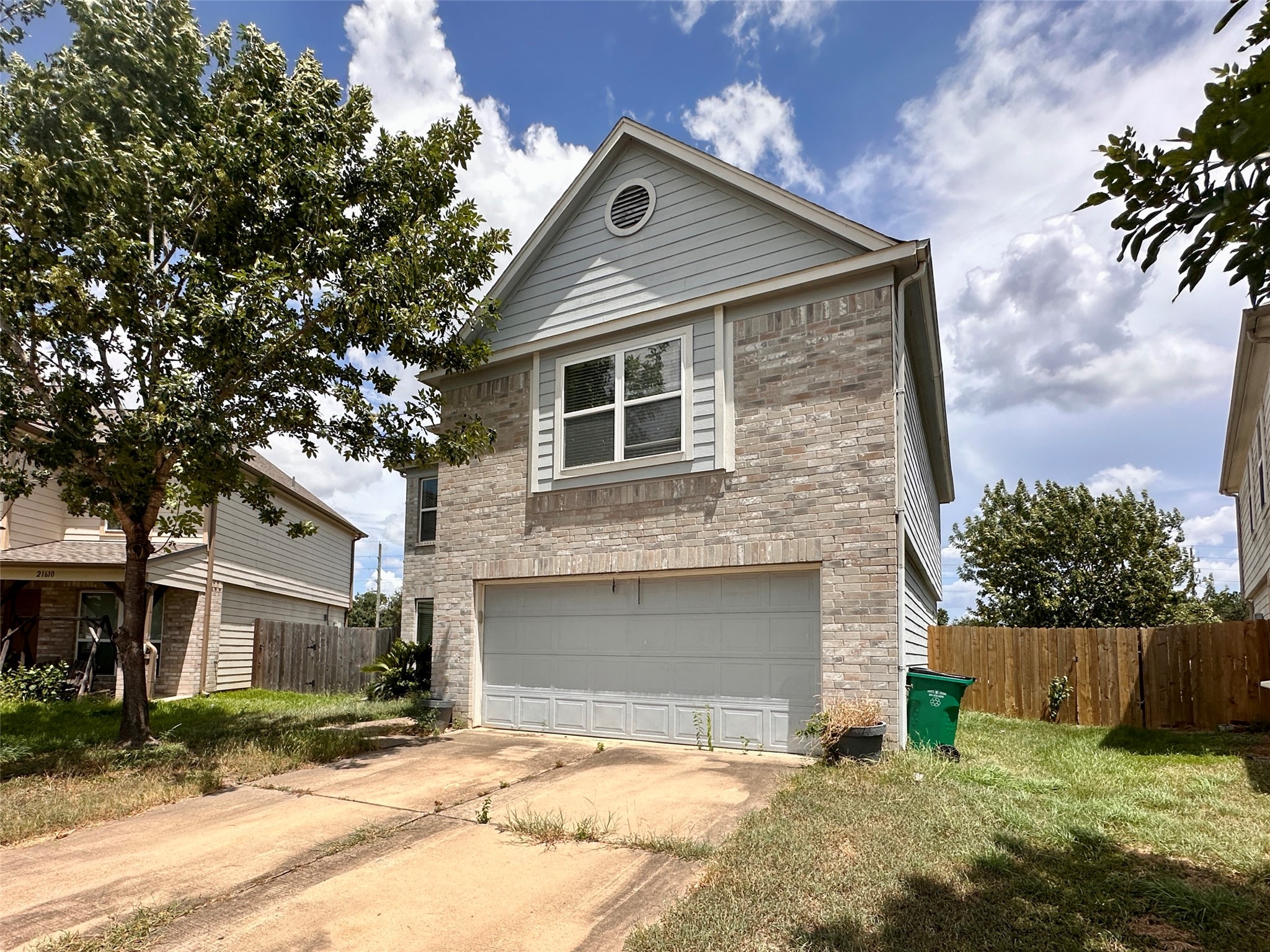 Listing photo 2