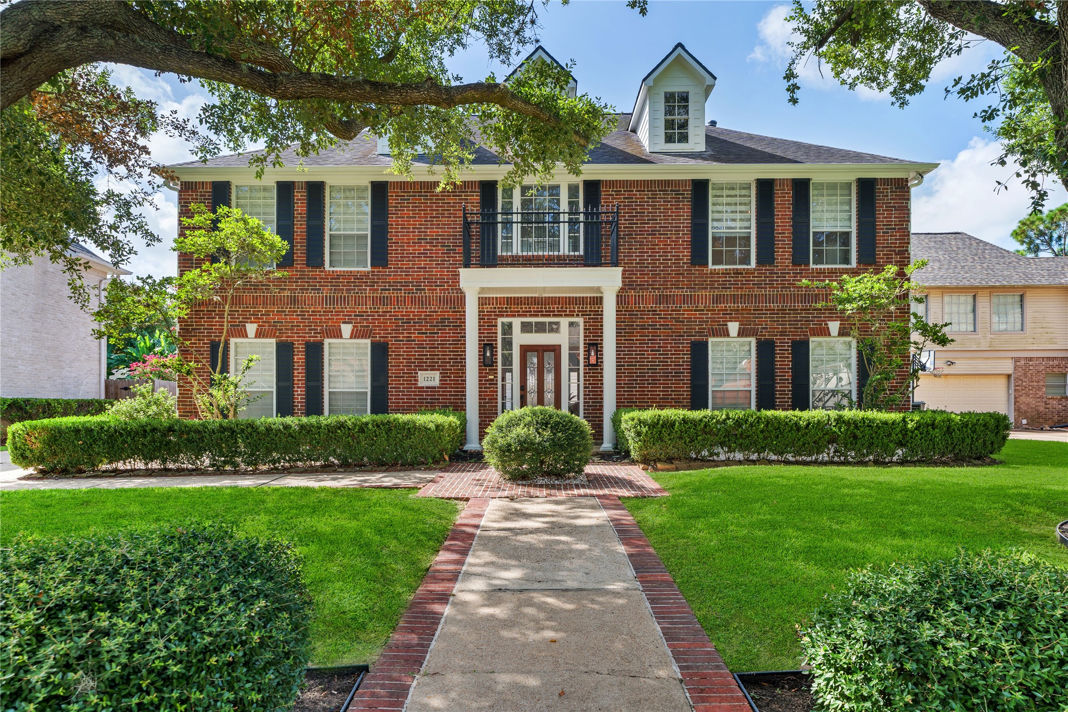 Listing photo 1