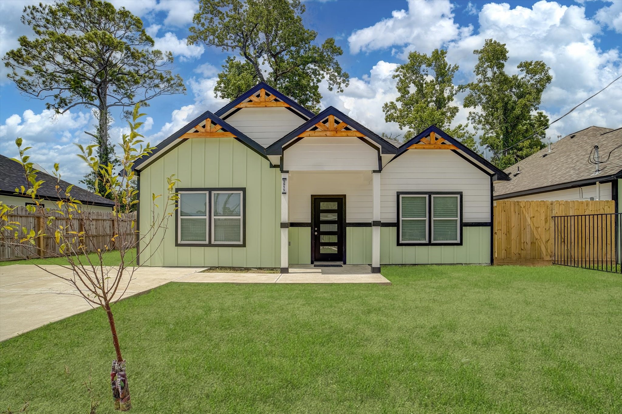 Listing photo 1