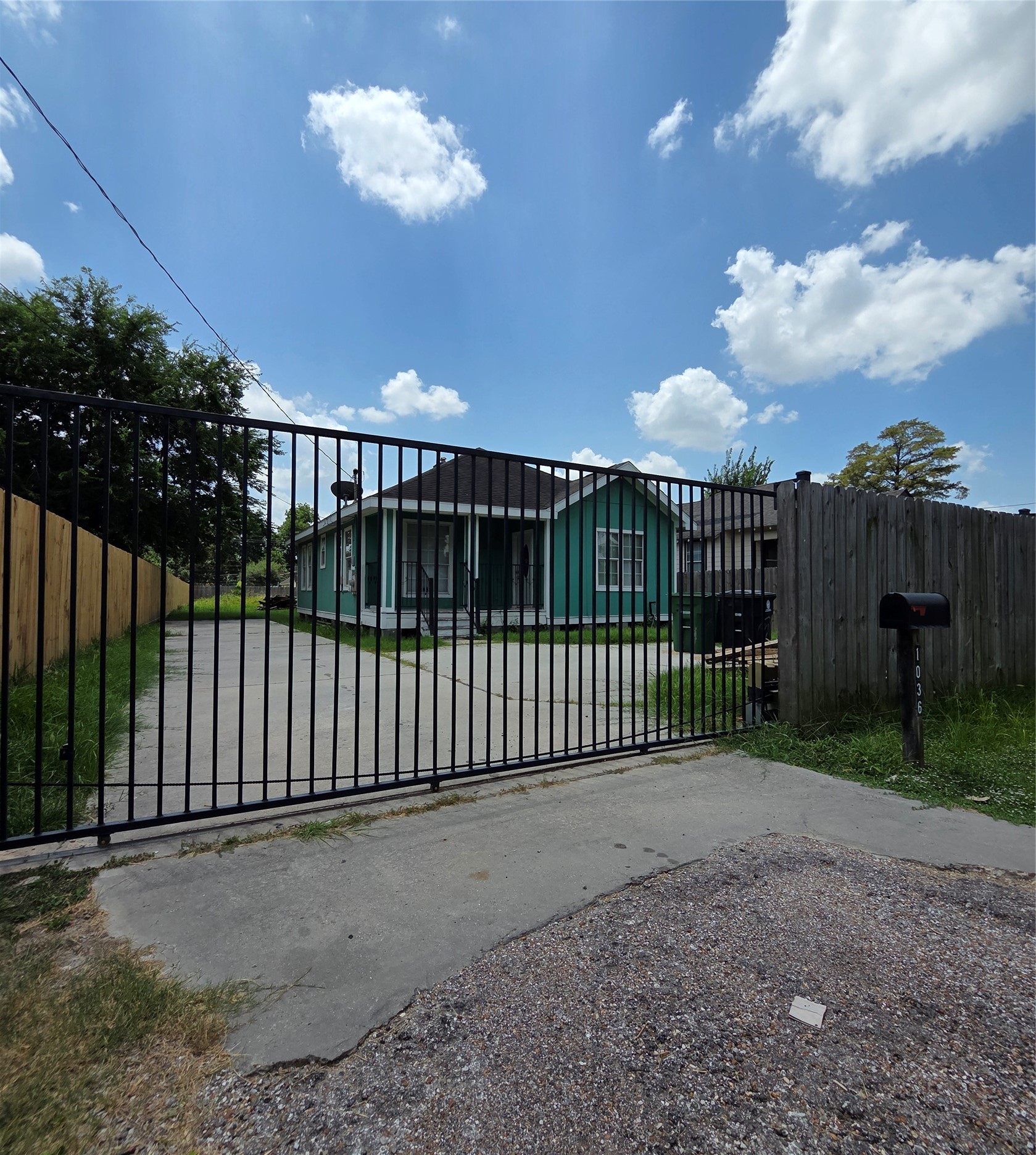 Listing photo 1