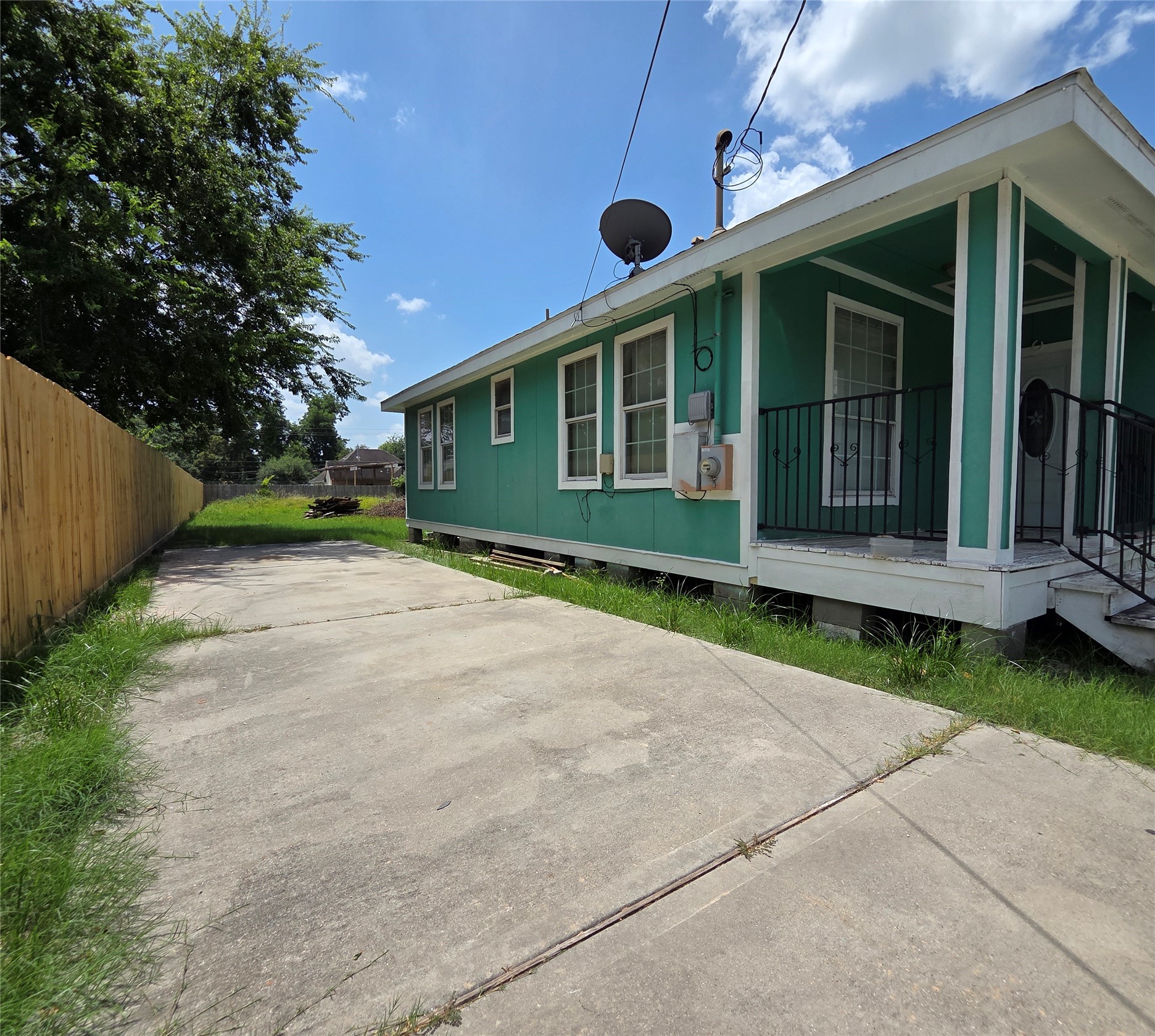 Listing photo 2
