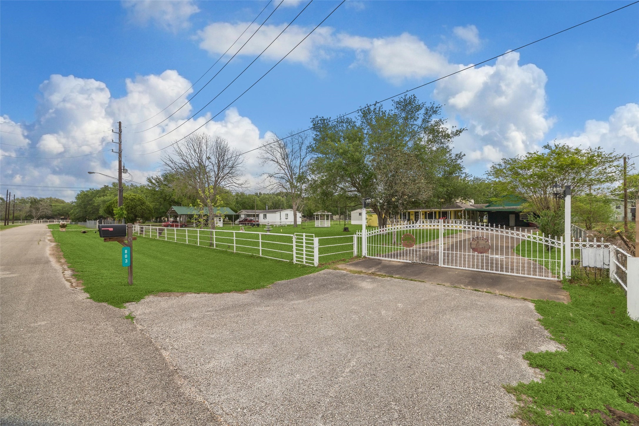 Listing photo 1