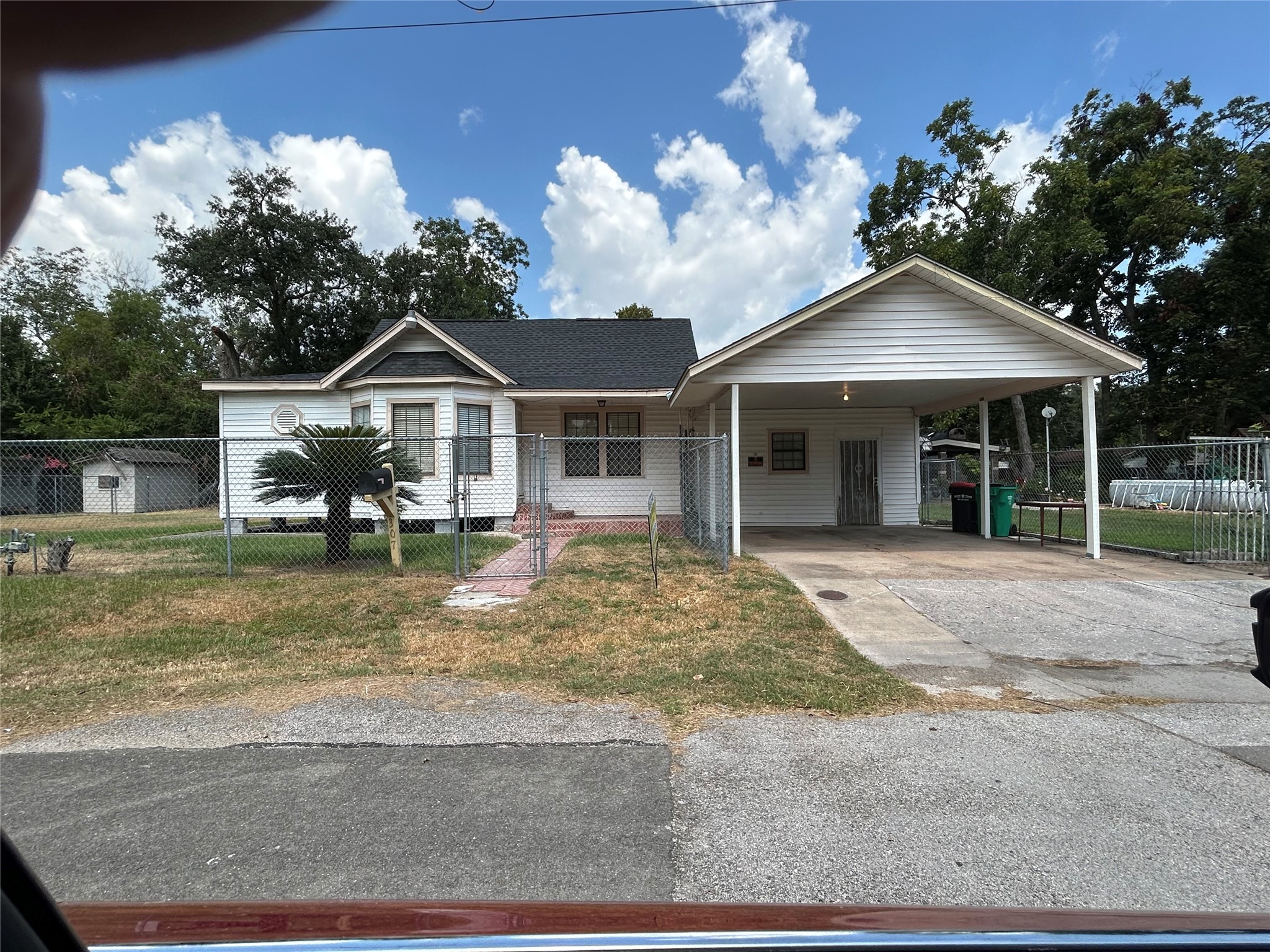 Listing photo 1