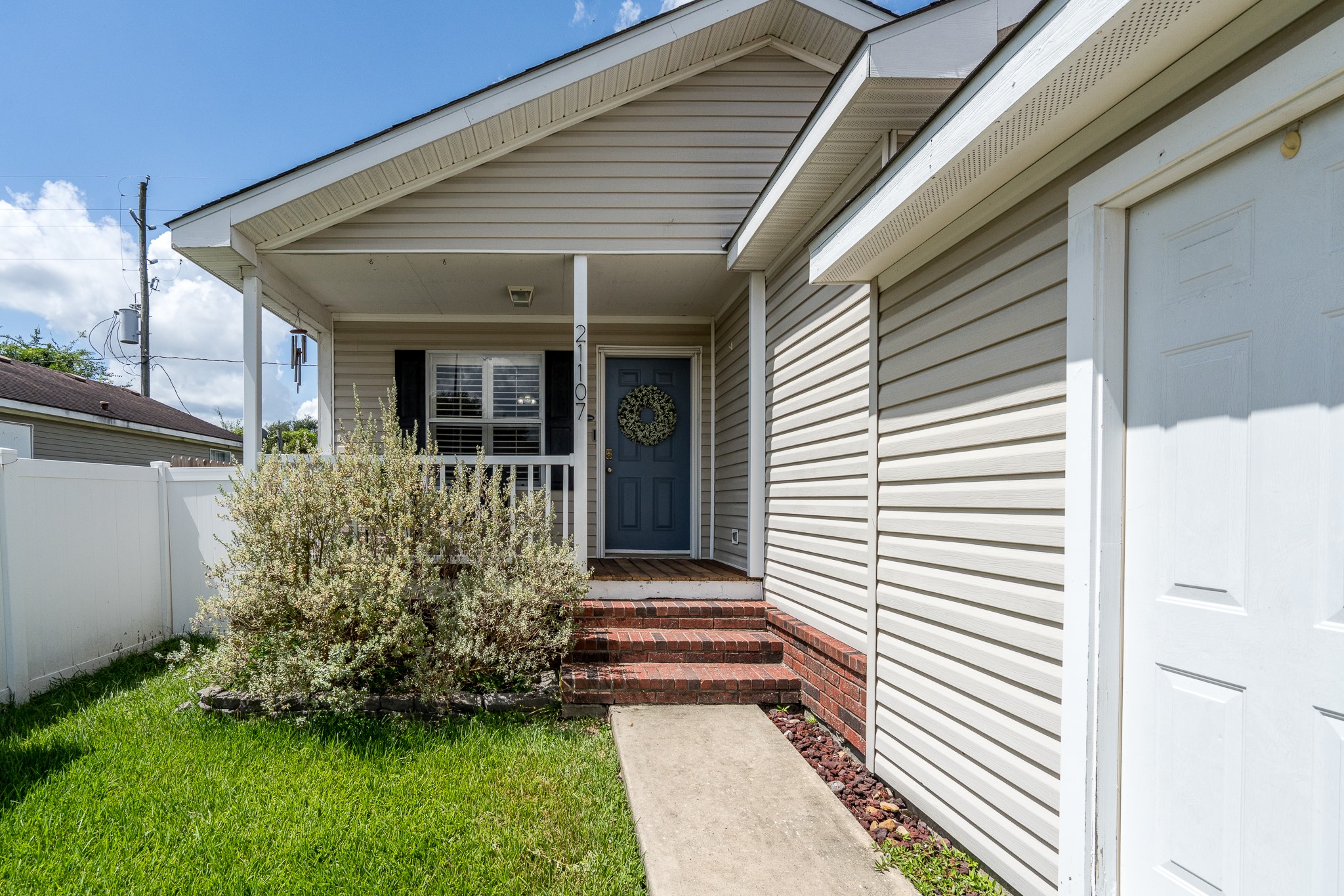 Listing photo 2