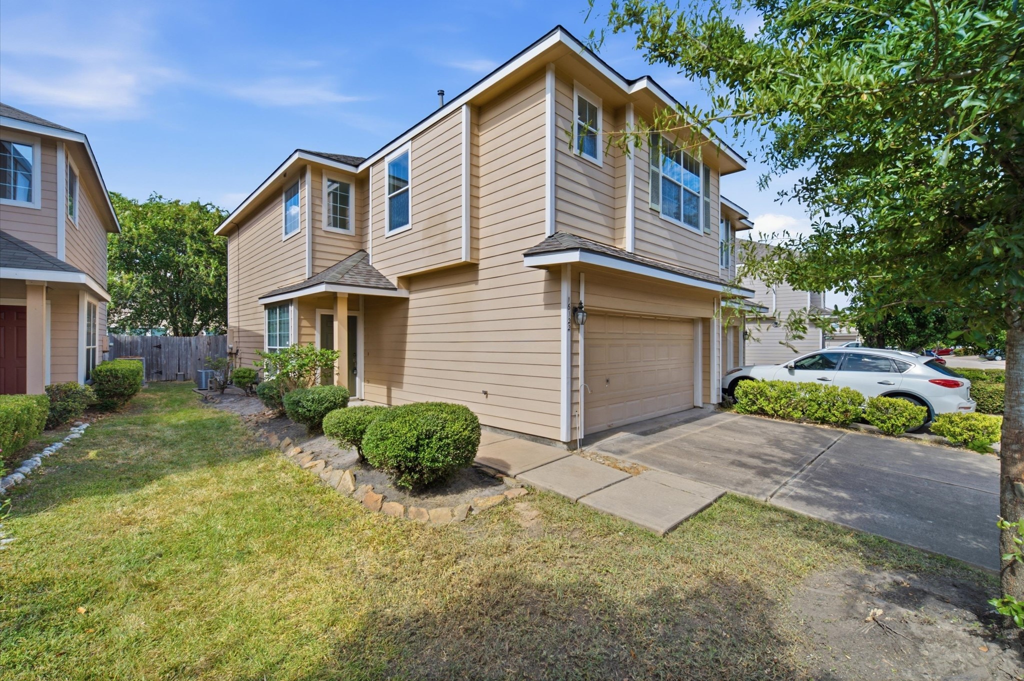 Listing photo 2