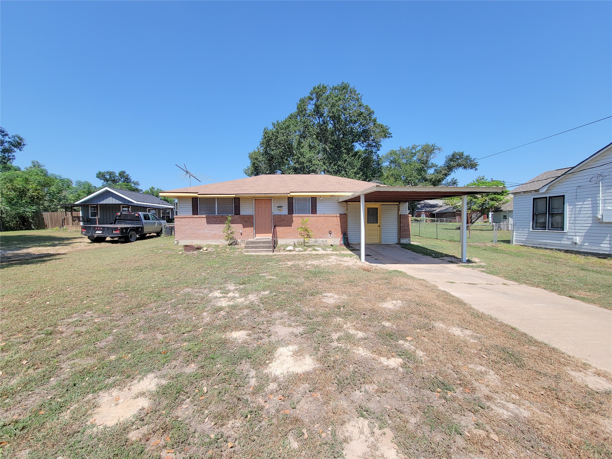 Listing photo 3