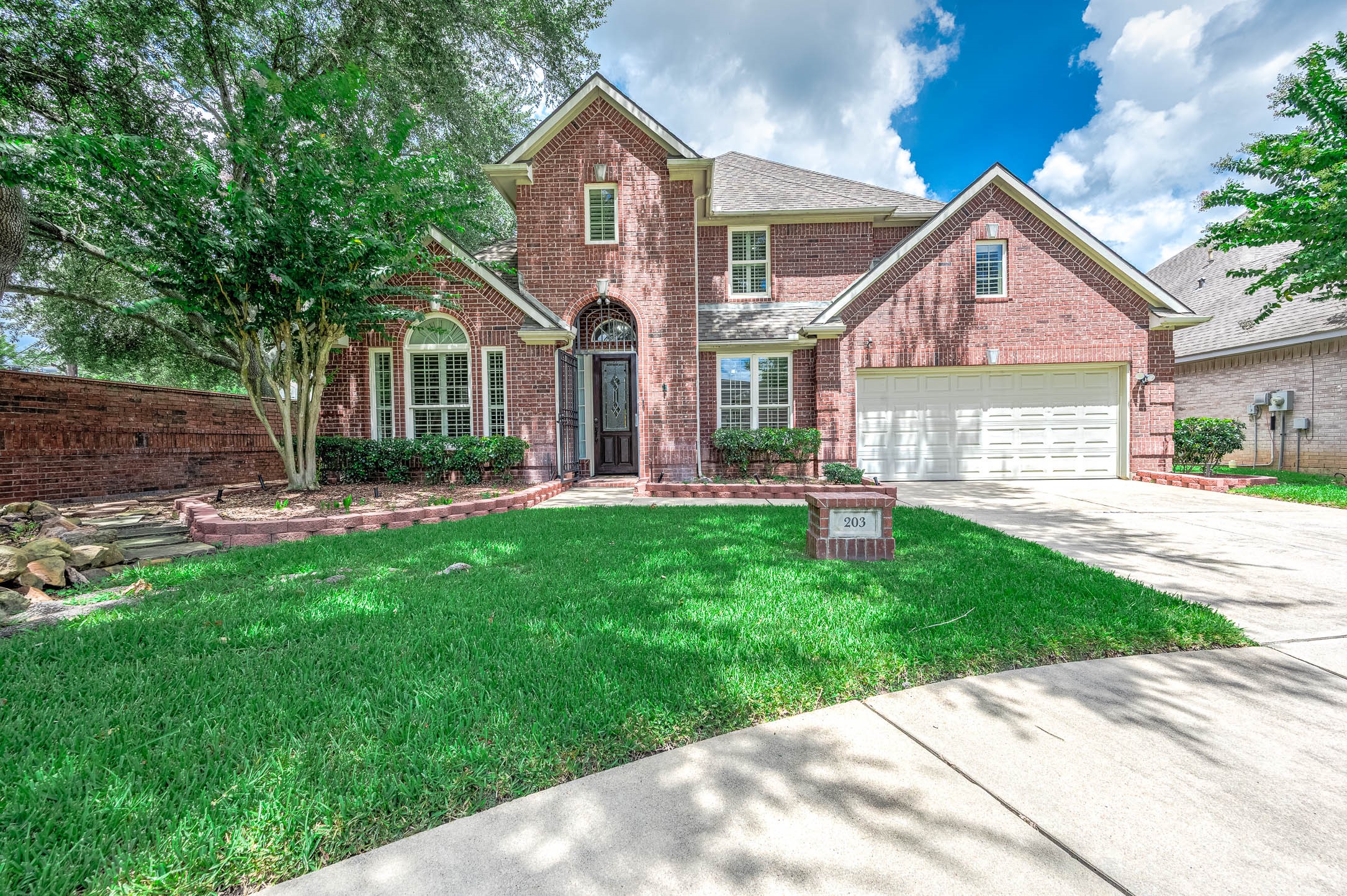 Listing photo 1