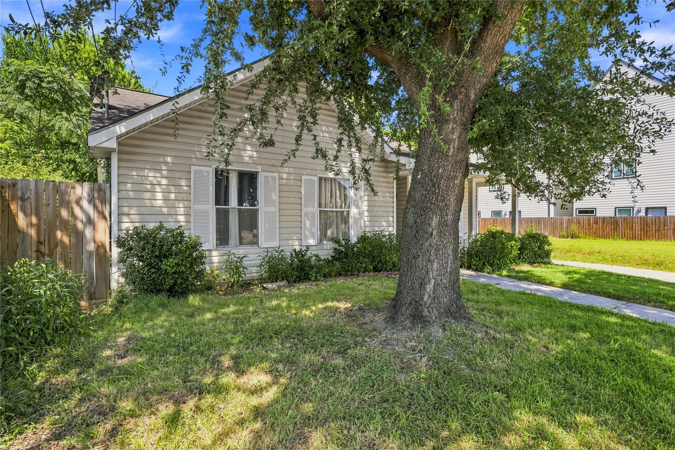 Listing photo 3