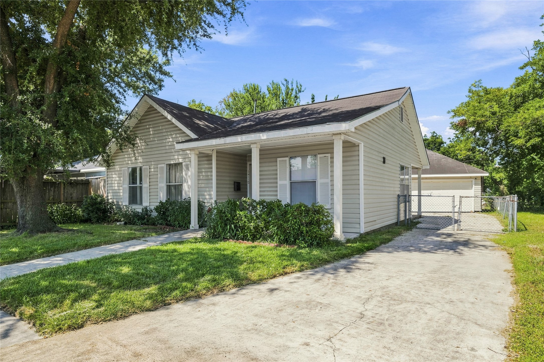 Listing photo 4