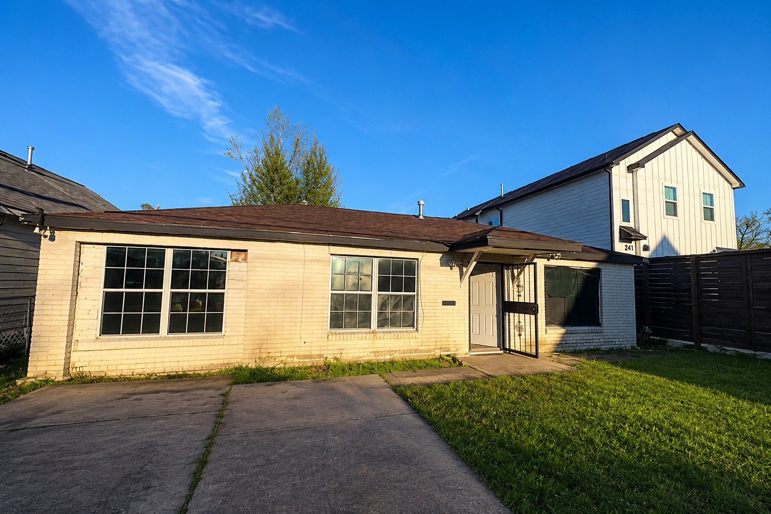 Listing photo 1