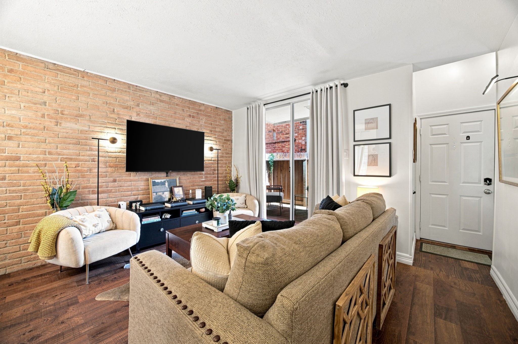 Listing photo 1
