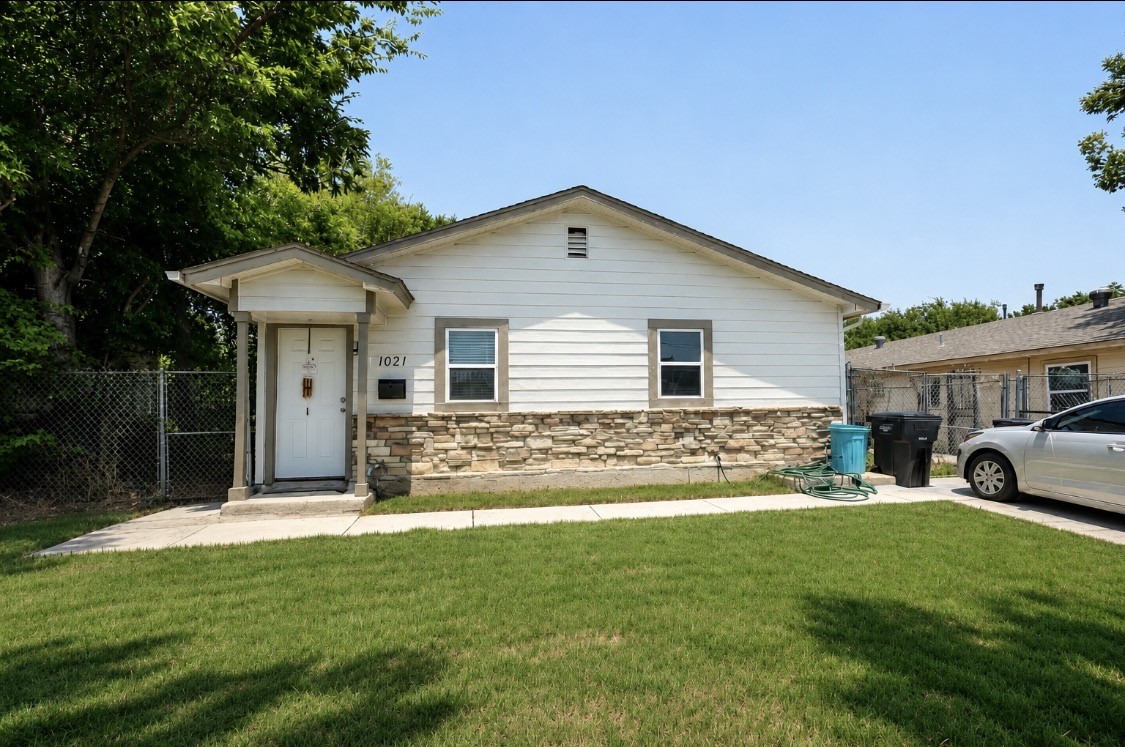 Listing photo 1