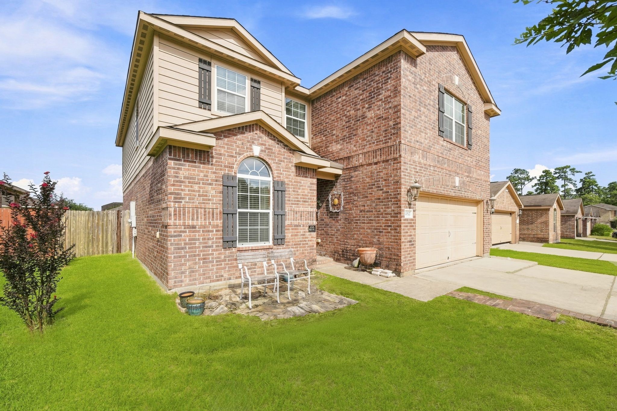 Listing photo 1