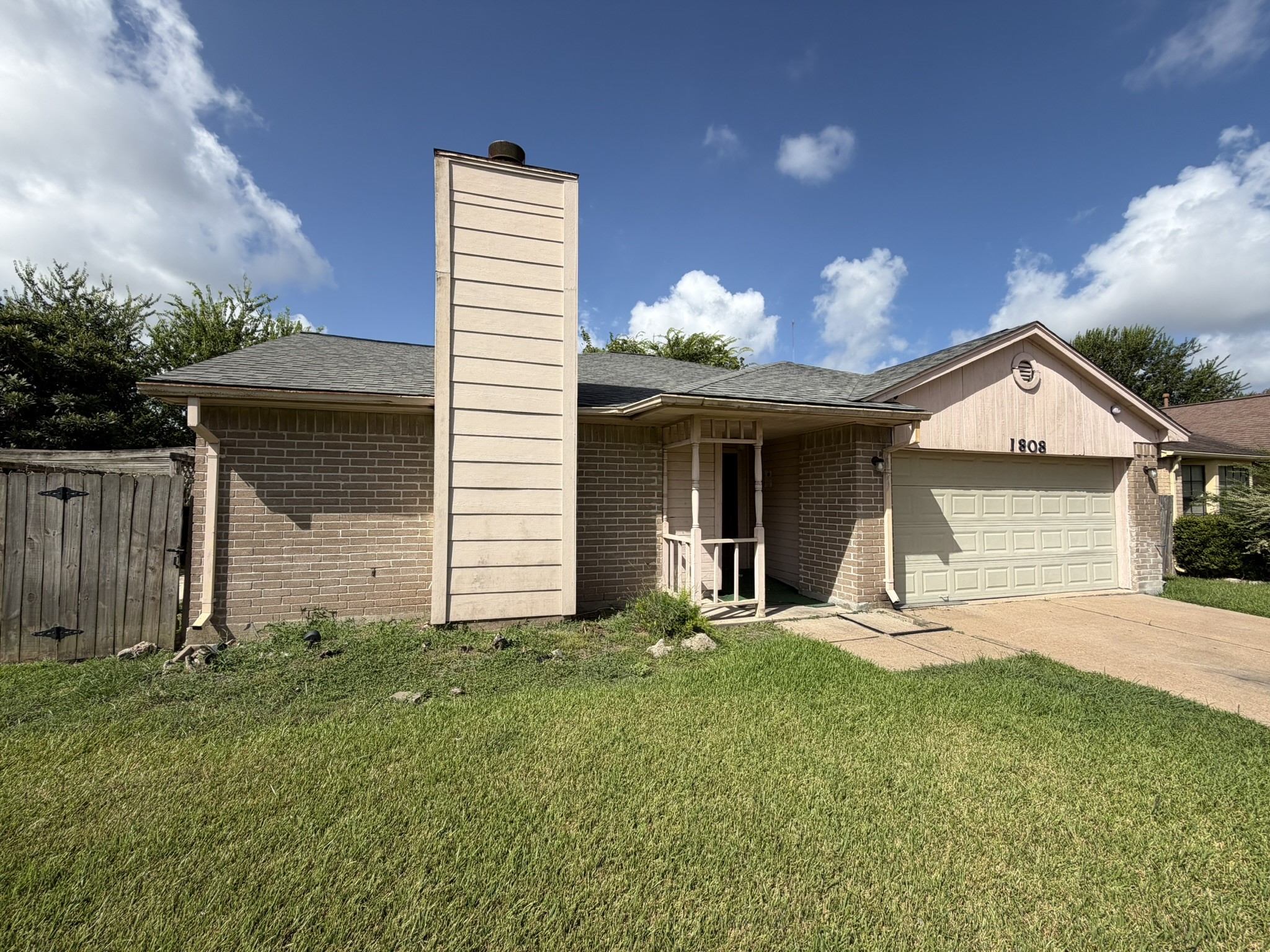 Listing photo 1