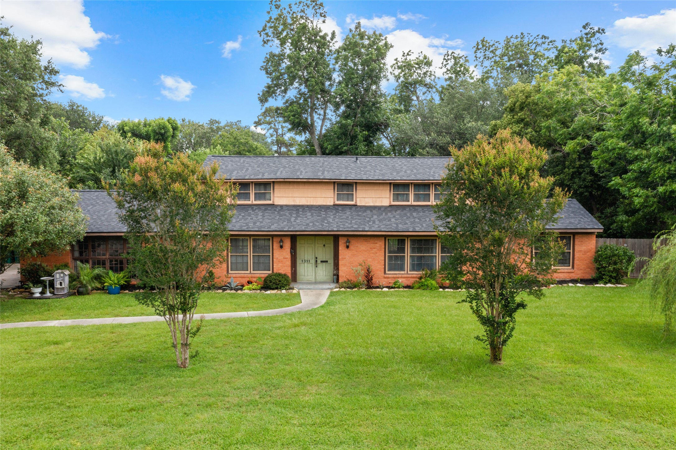 Listing photo 1