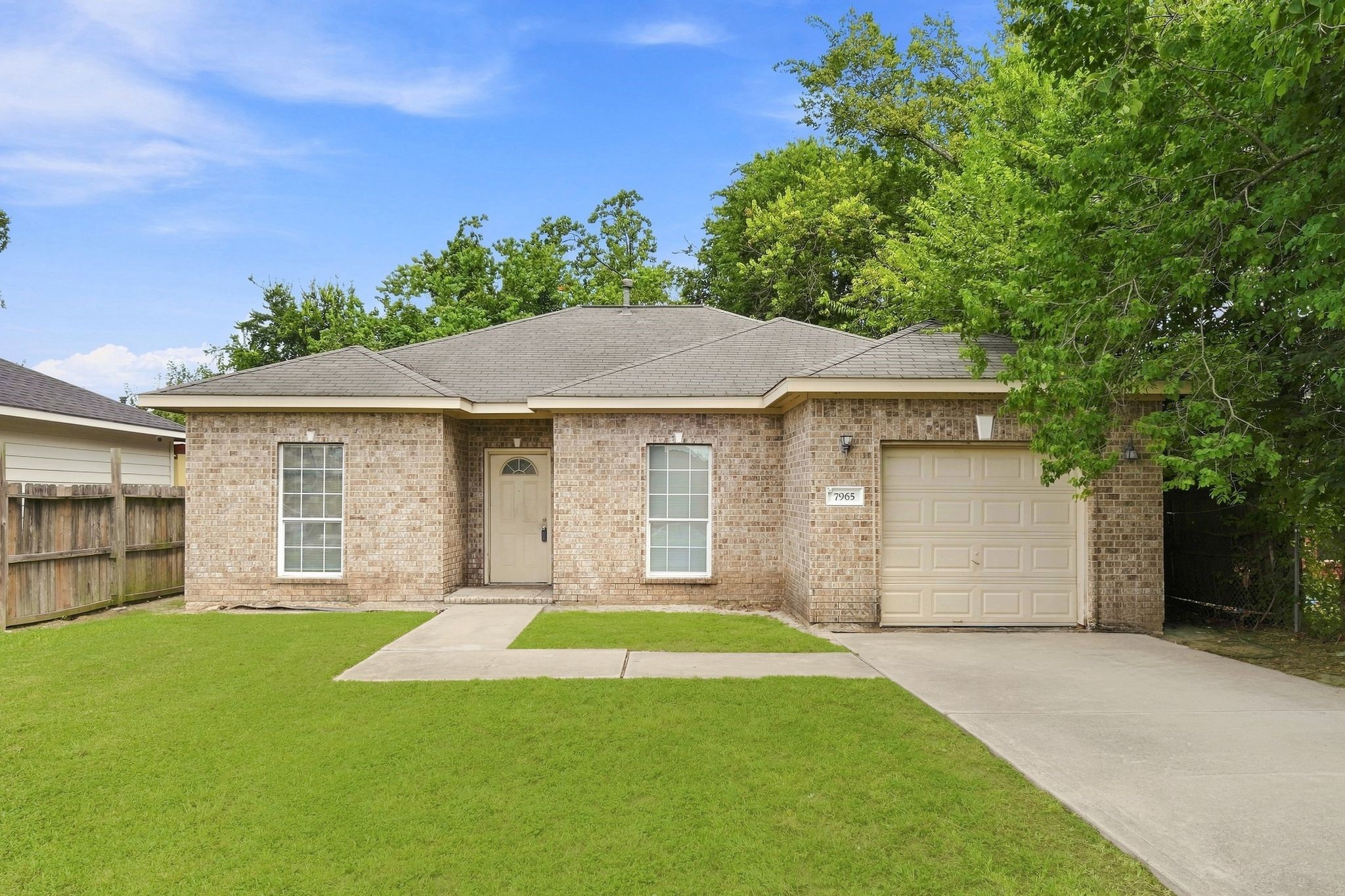 Listing photo 1