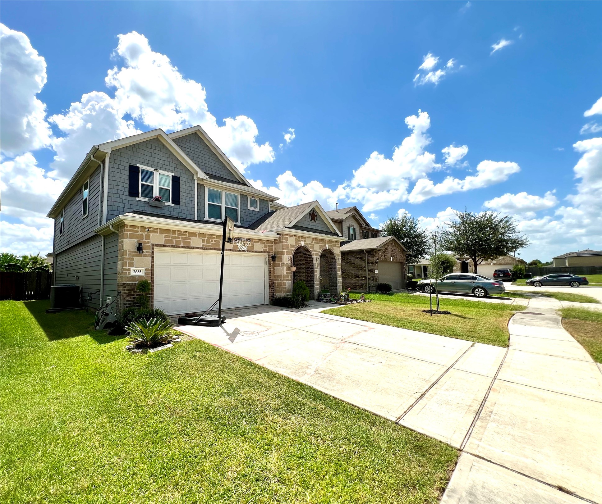 Listing photo 1