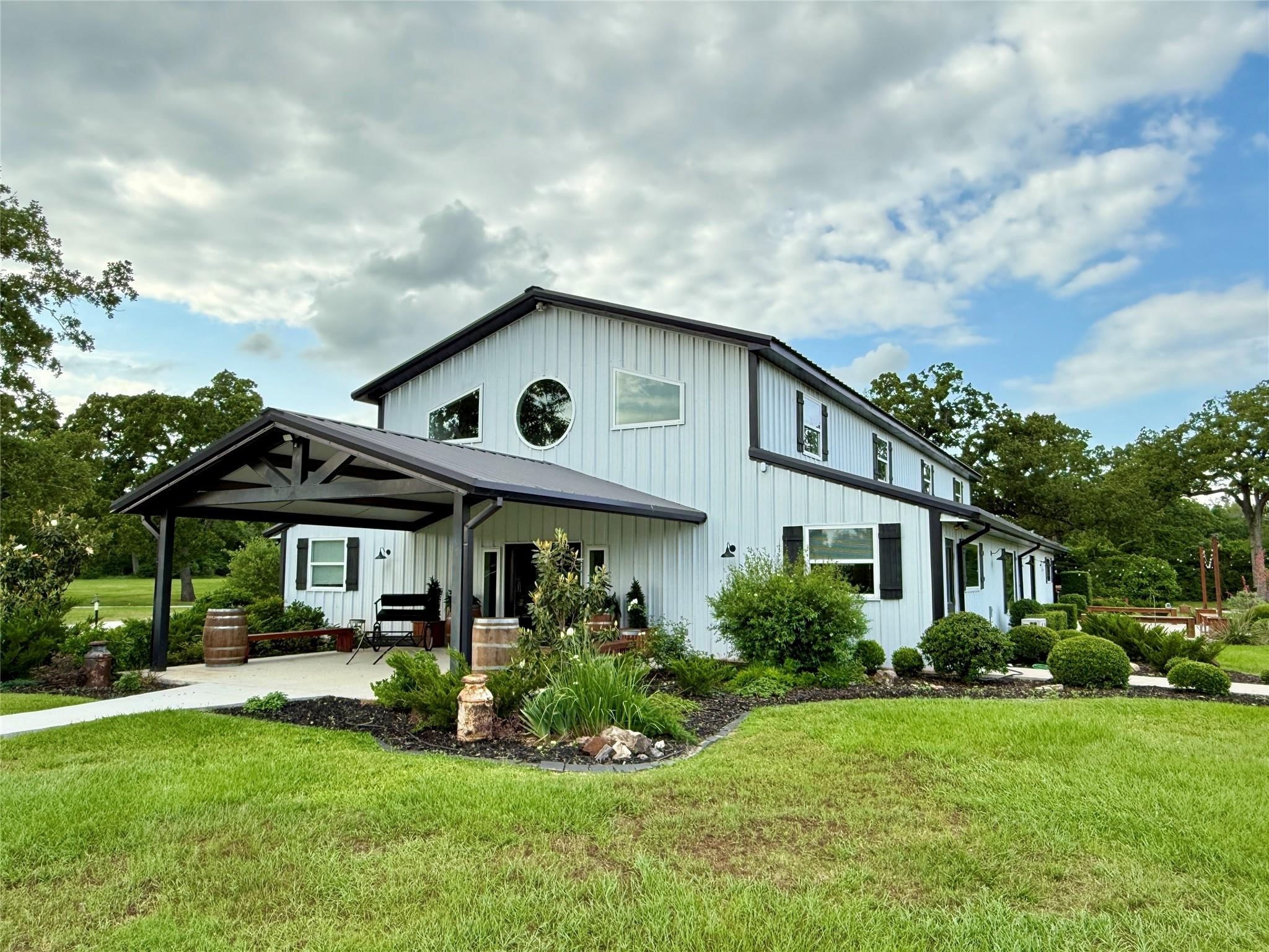 Listing photo 2