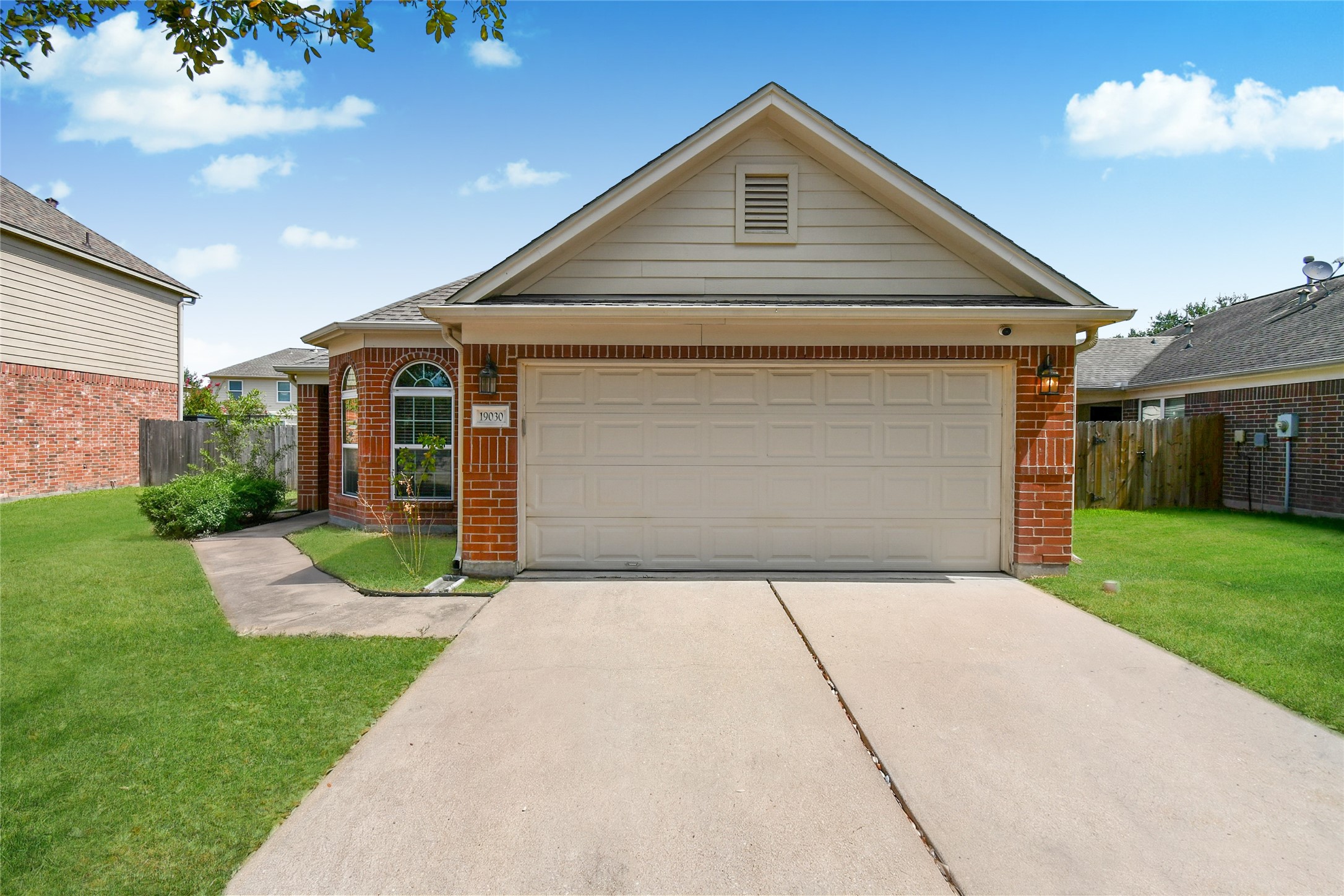Listing photo 4