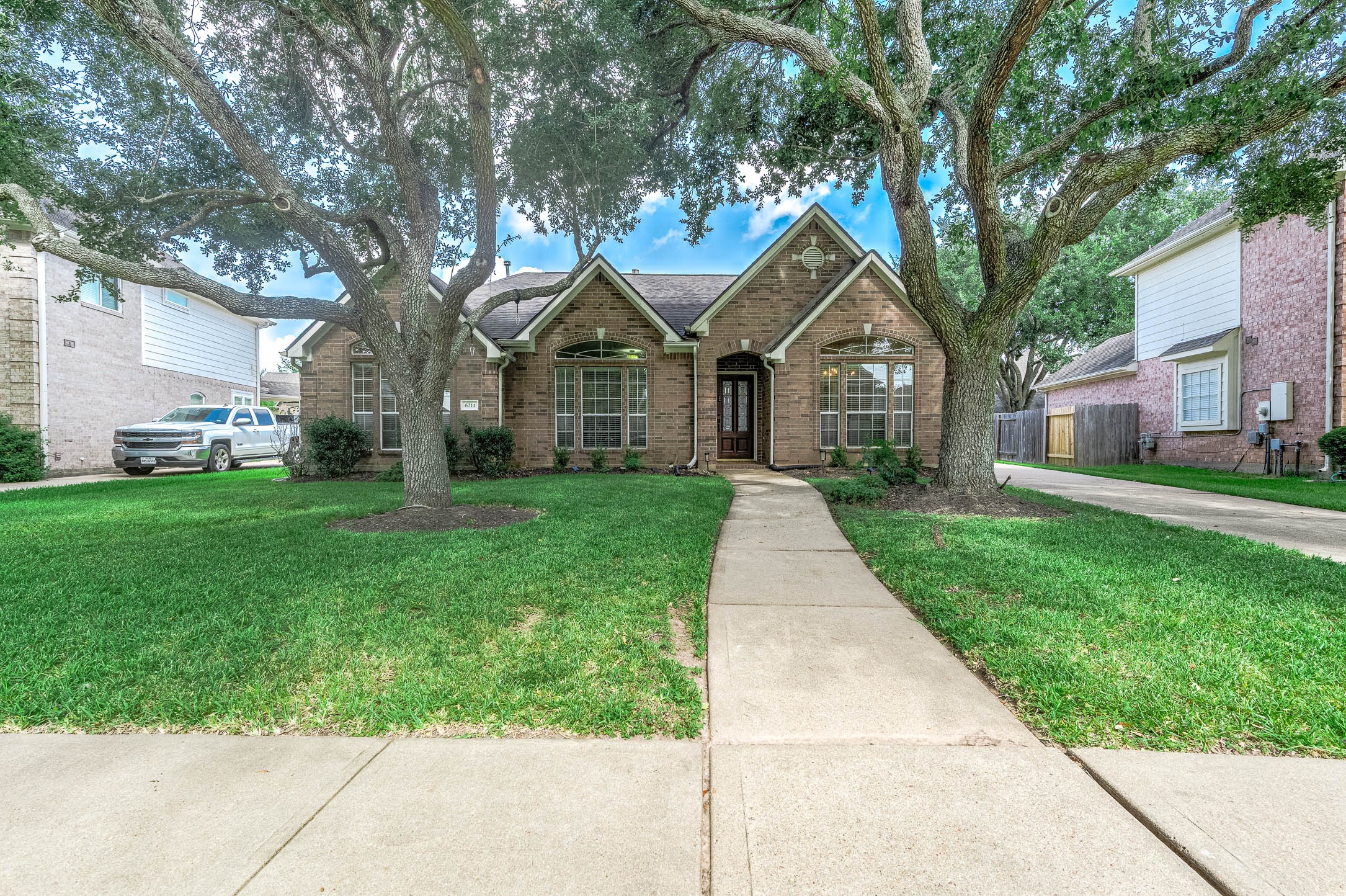 Listing photo 2