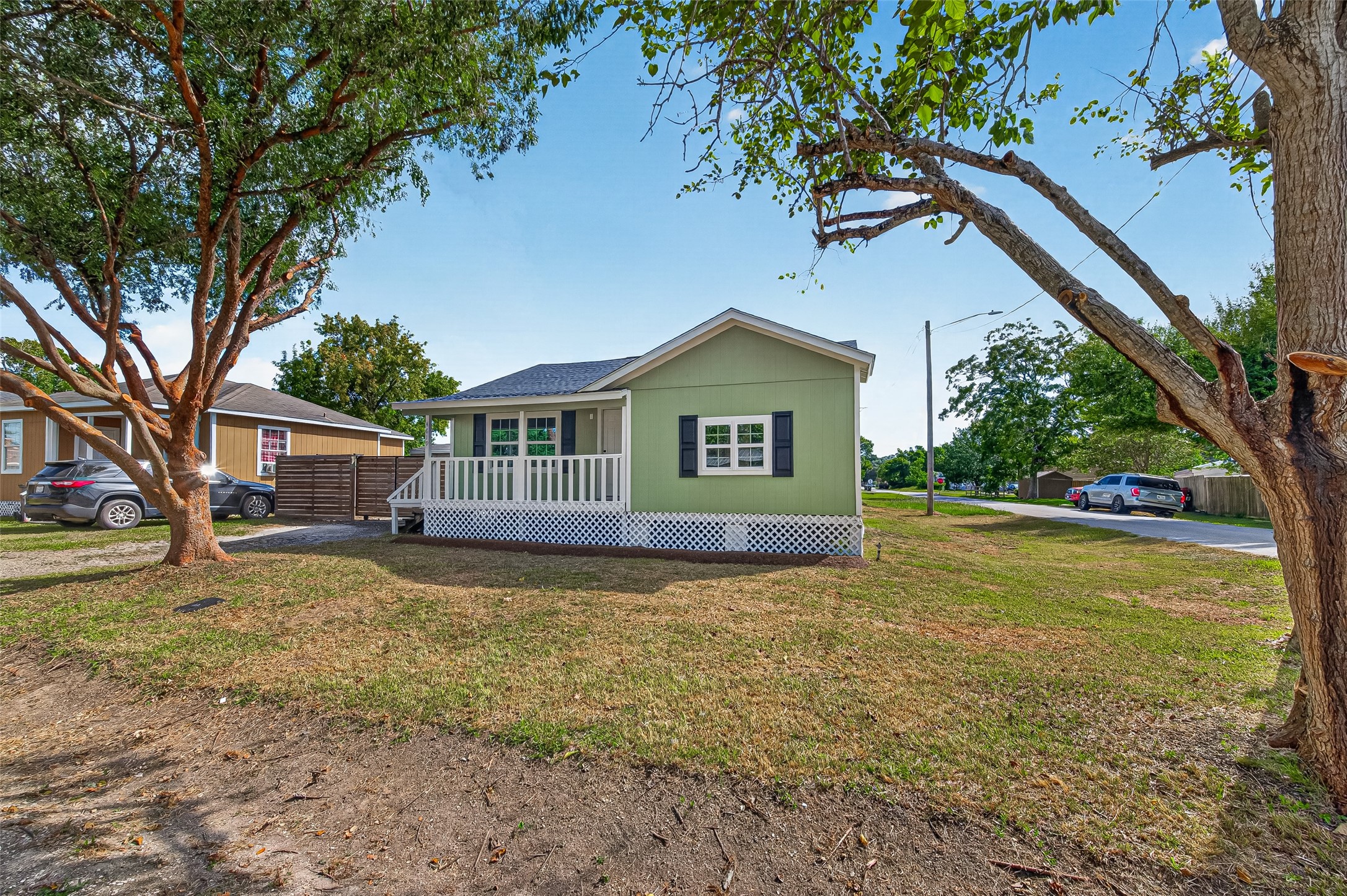 Listing photo 1