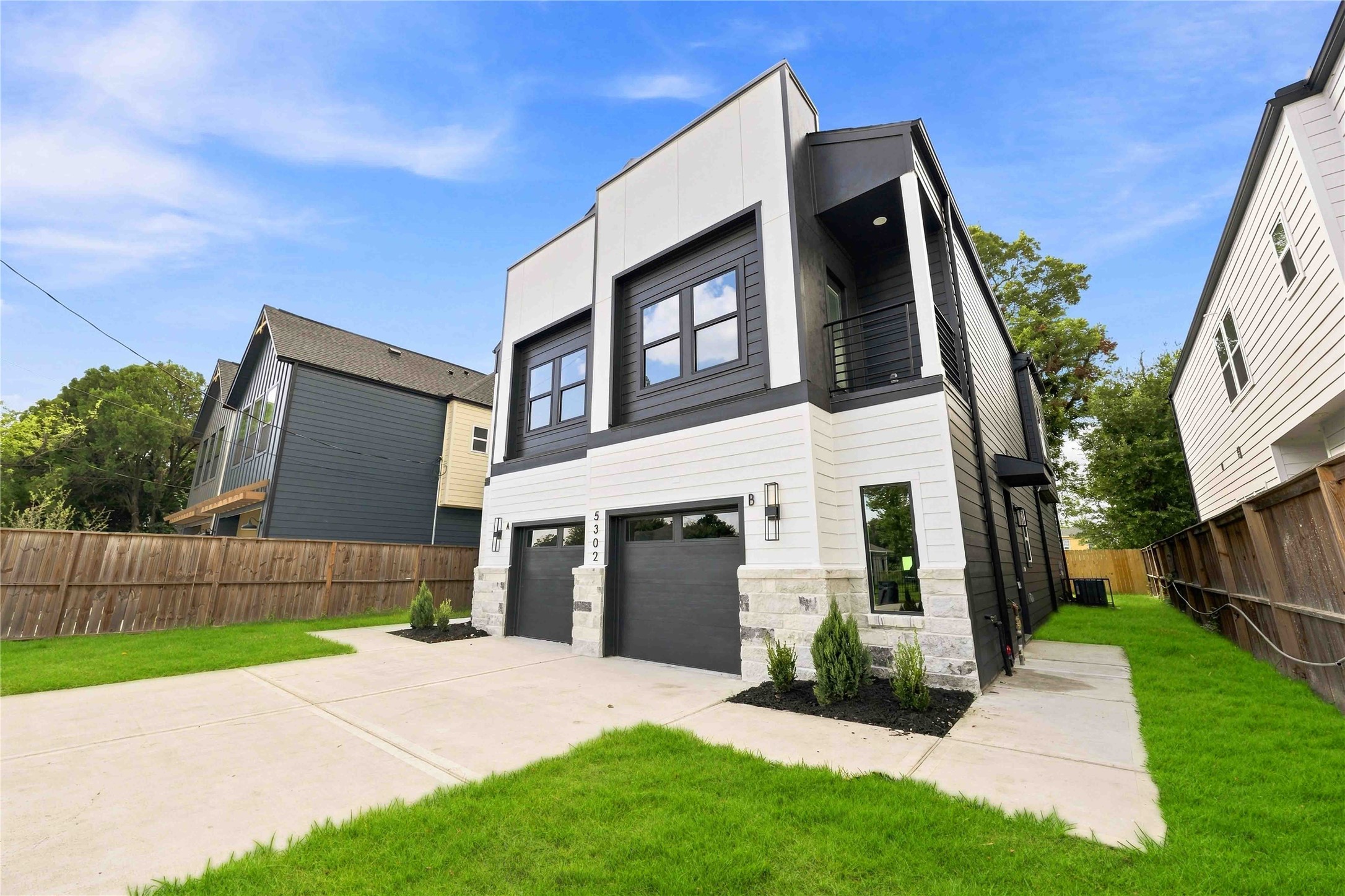 Listing photo 2