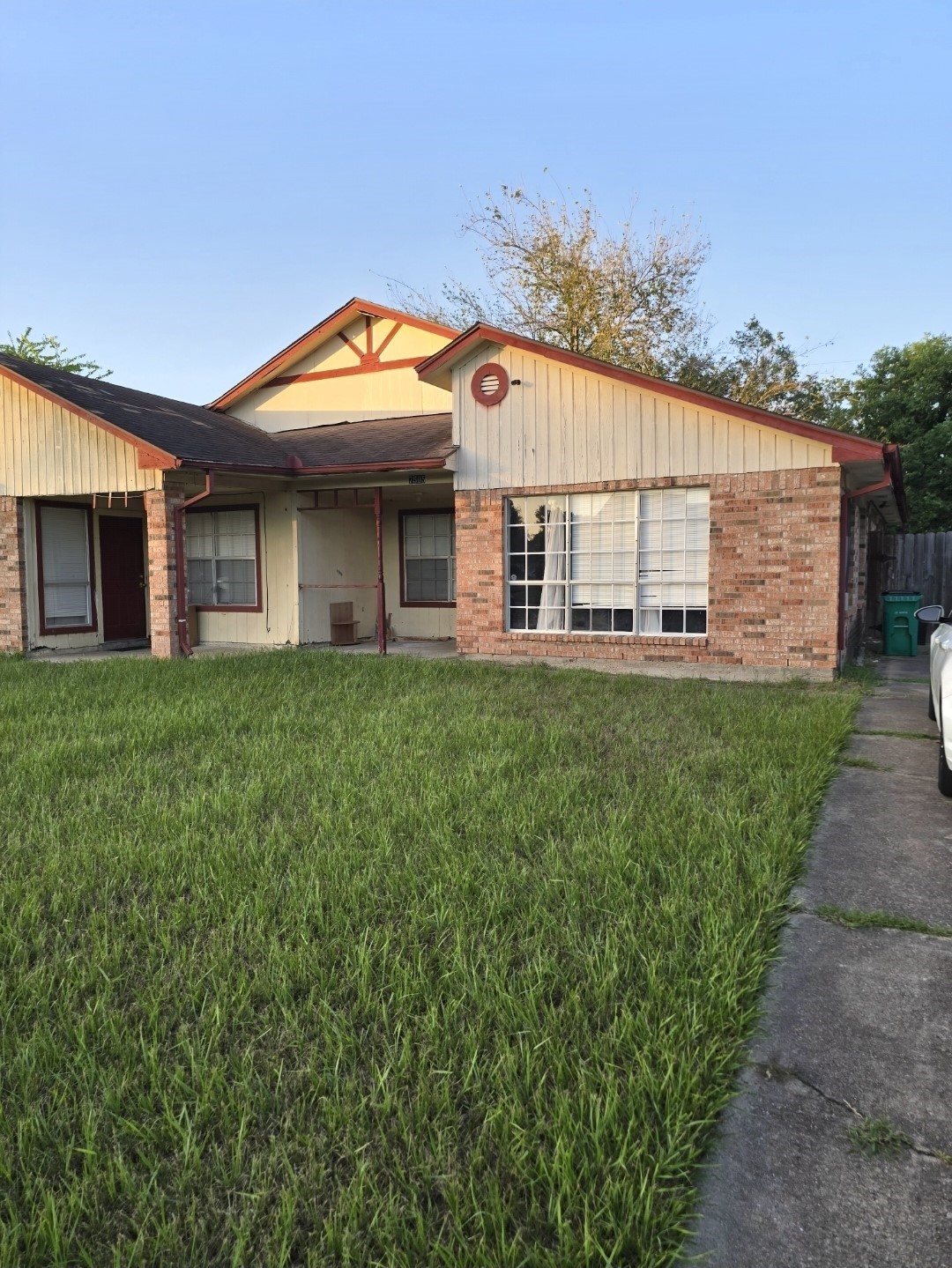 Listing photo 1