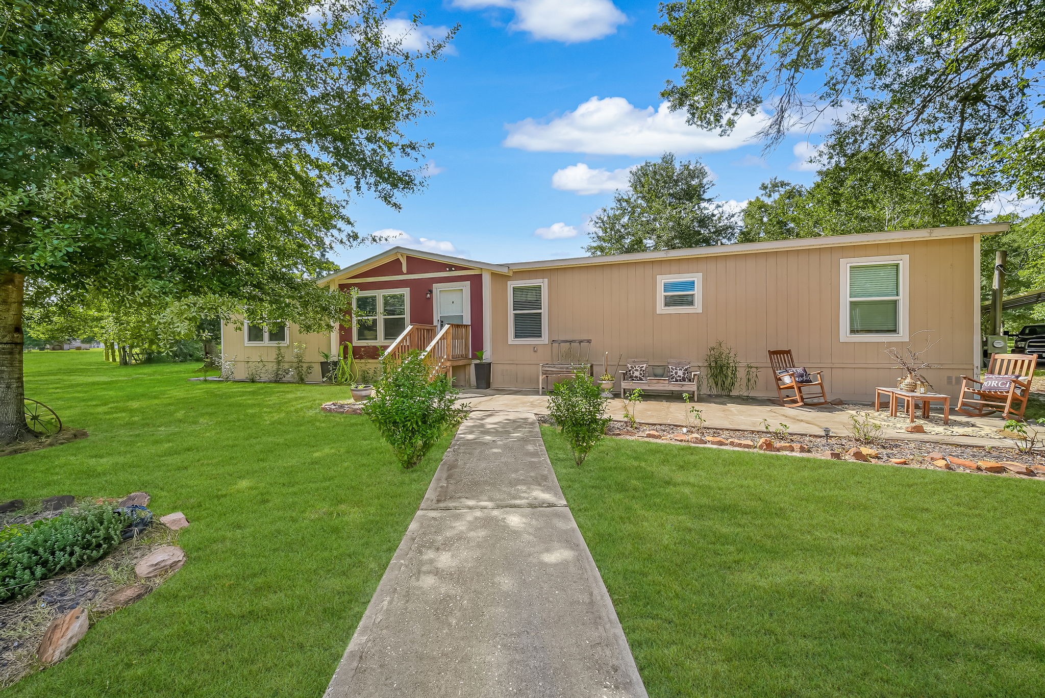 Listing photo 1