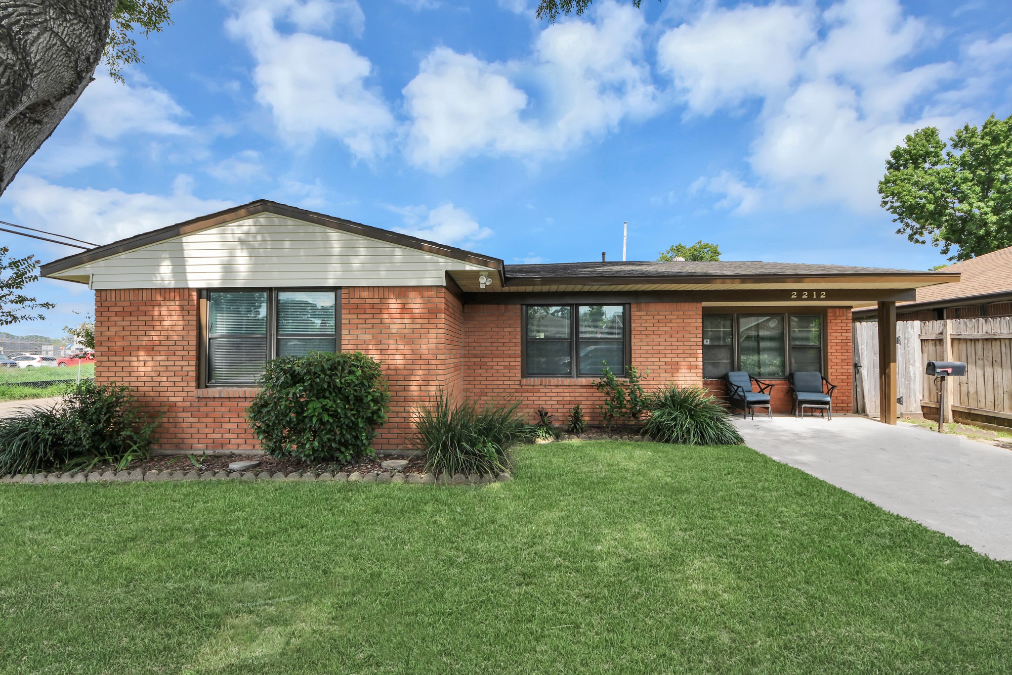 Listing photo 1