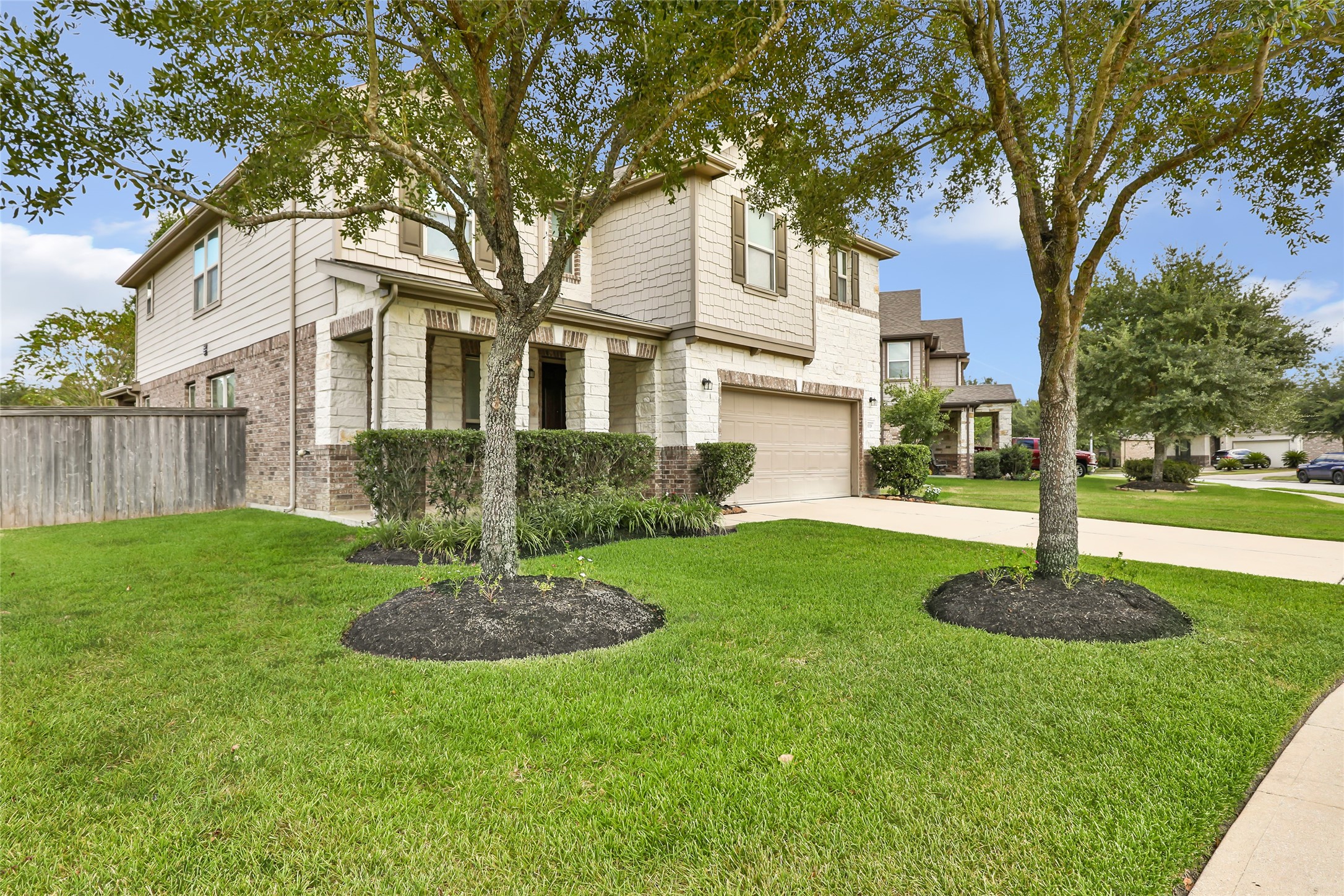 Listing photo 2