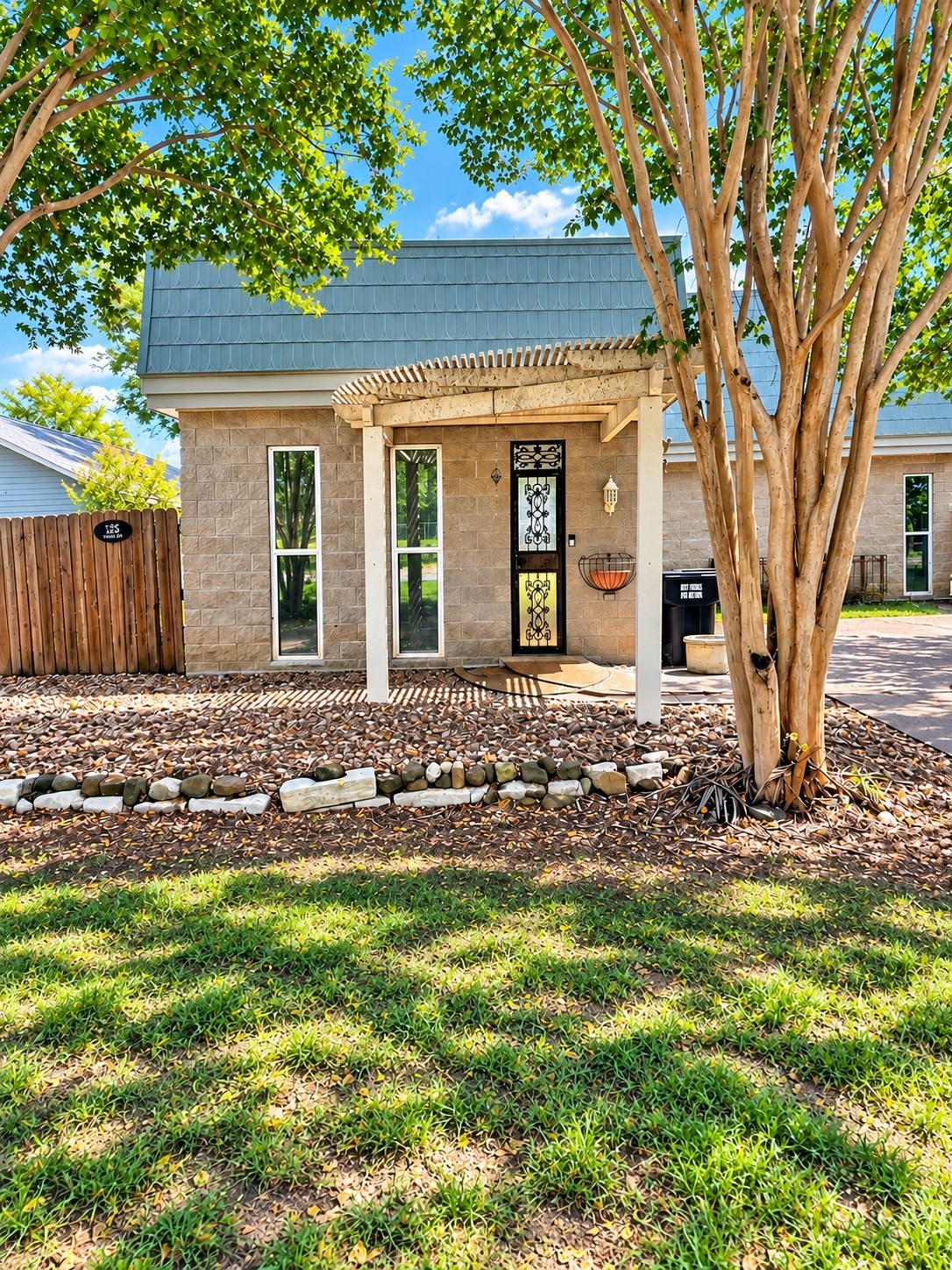 Listing photo 1