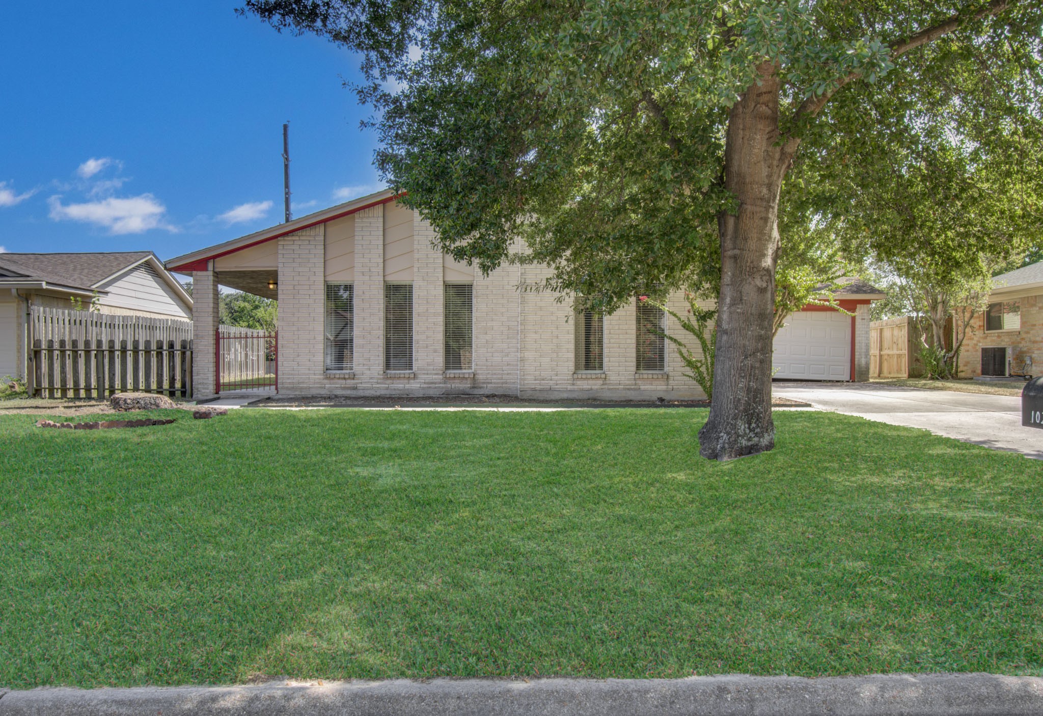 Listing photo 1