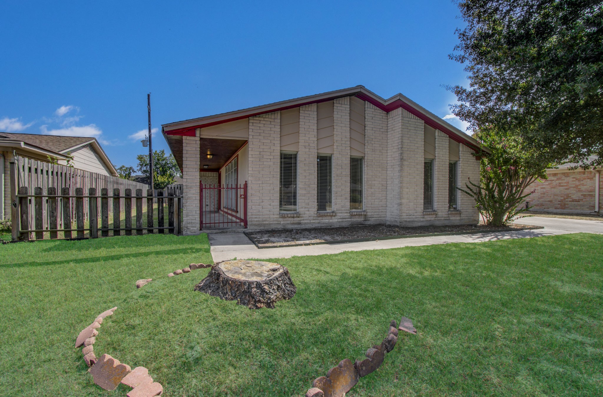 Listing photo 1