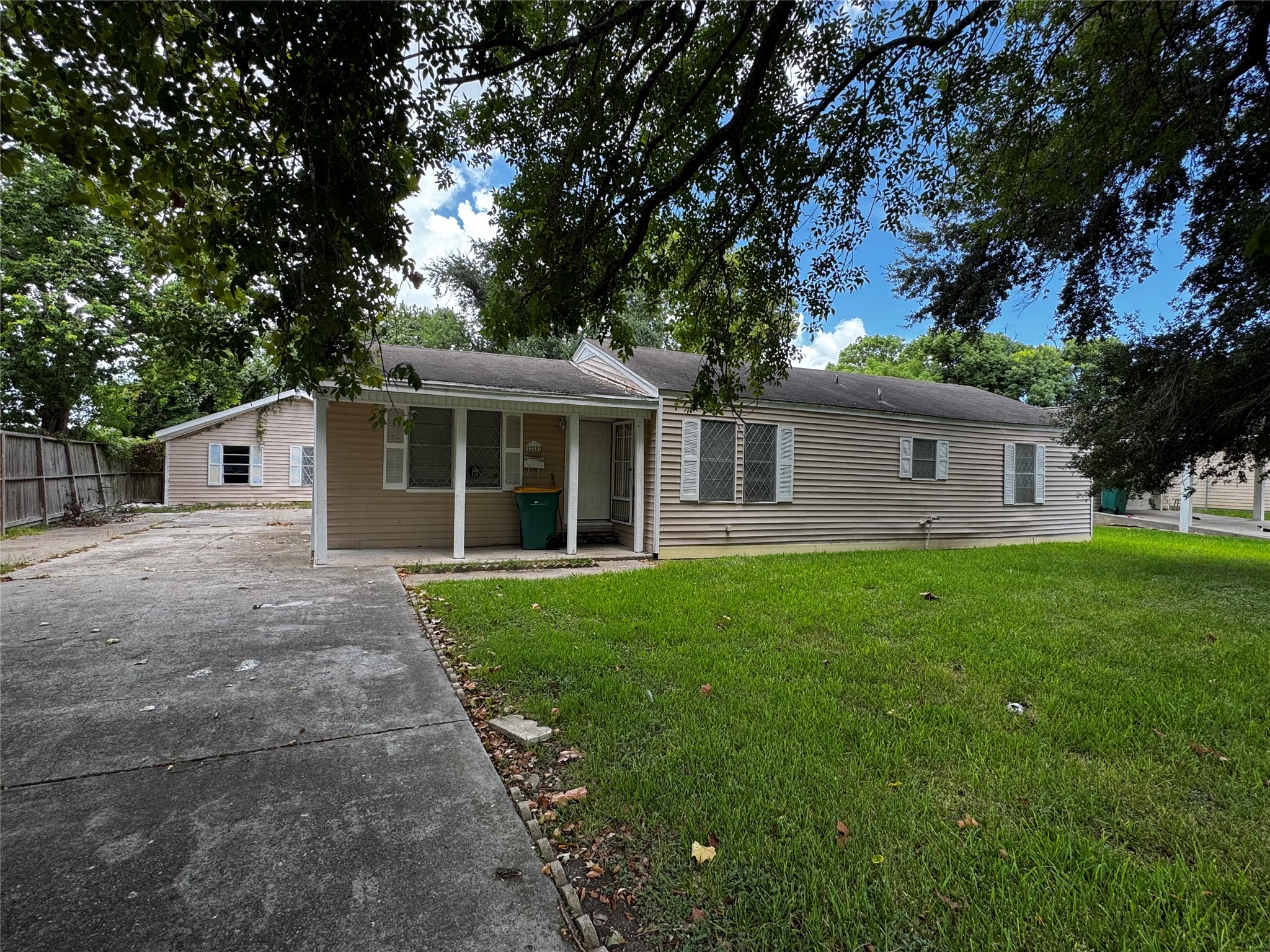 Listing photo 1