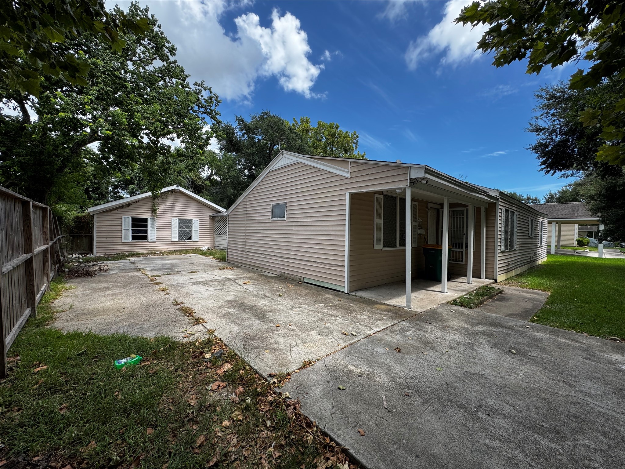 Listing photo 3