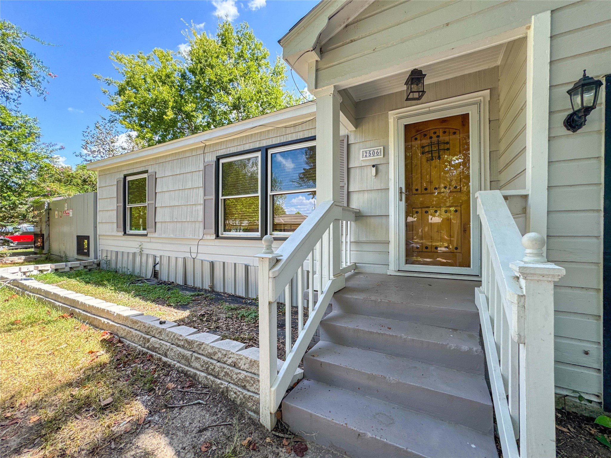 Listing photo 3