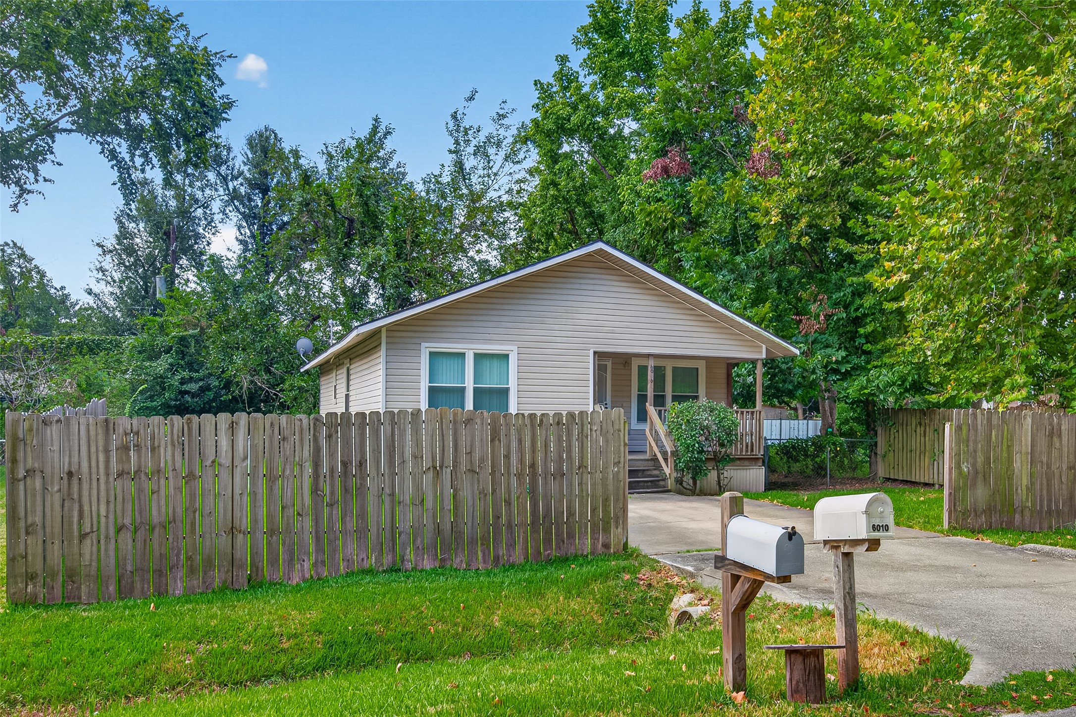 Listing photo 1
