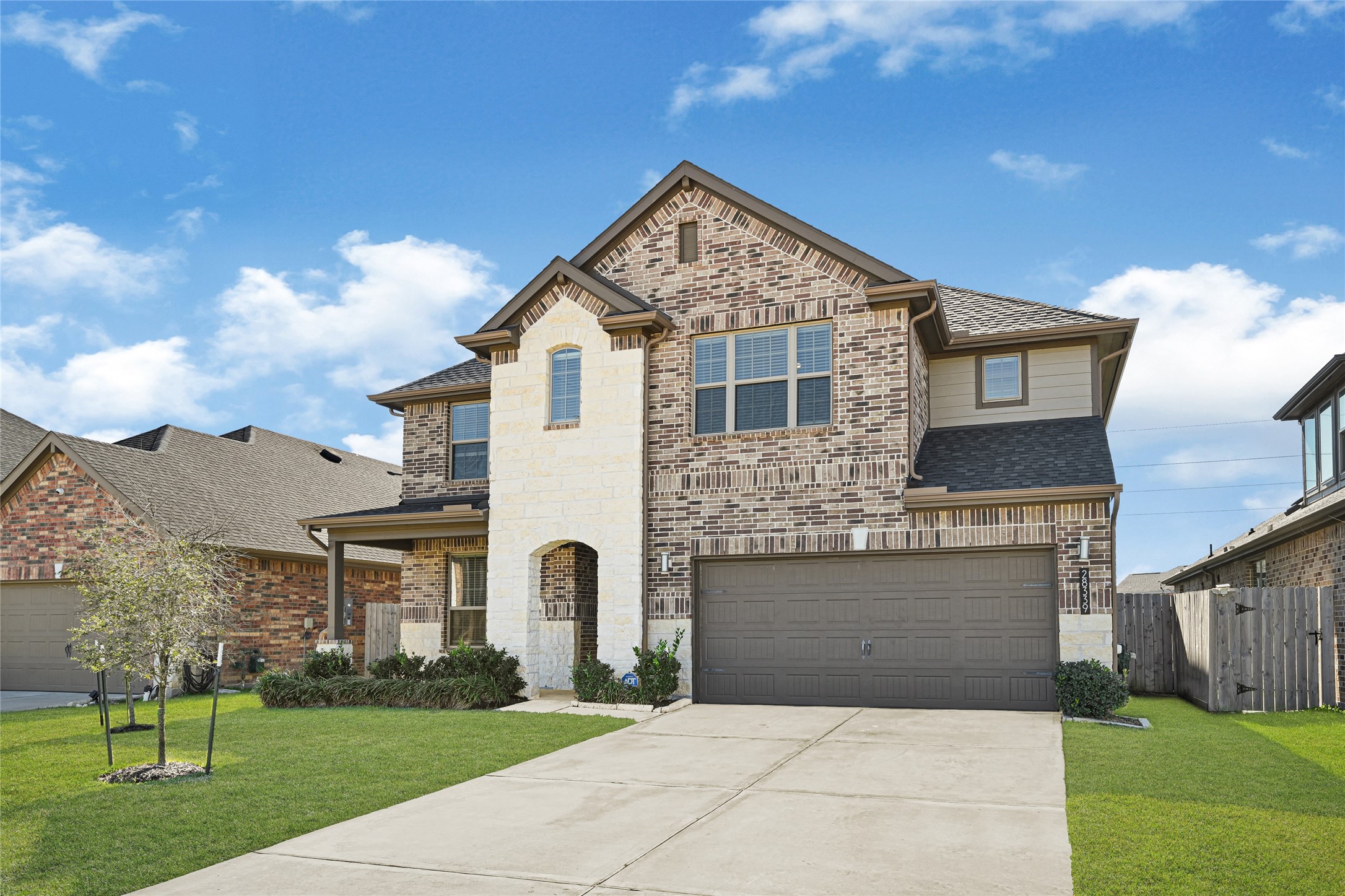 Listing photo 2