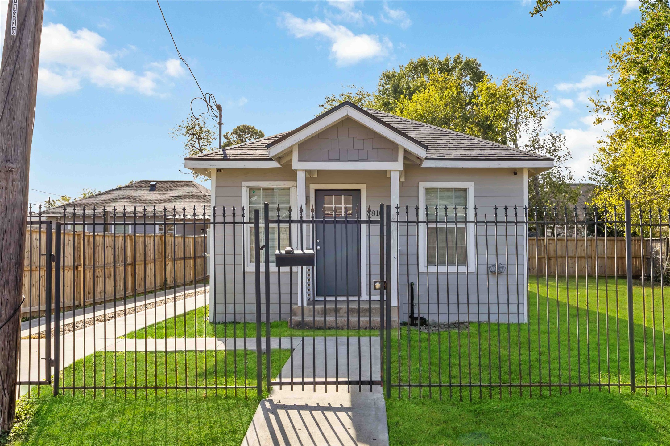 Listing photo 1
