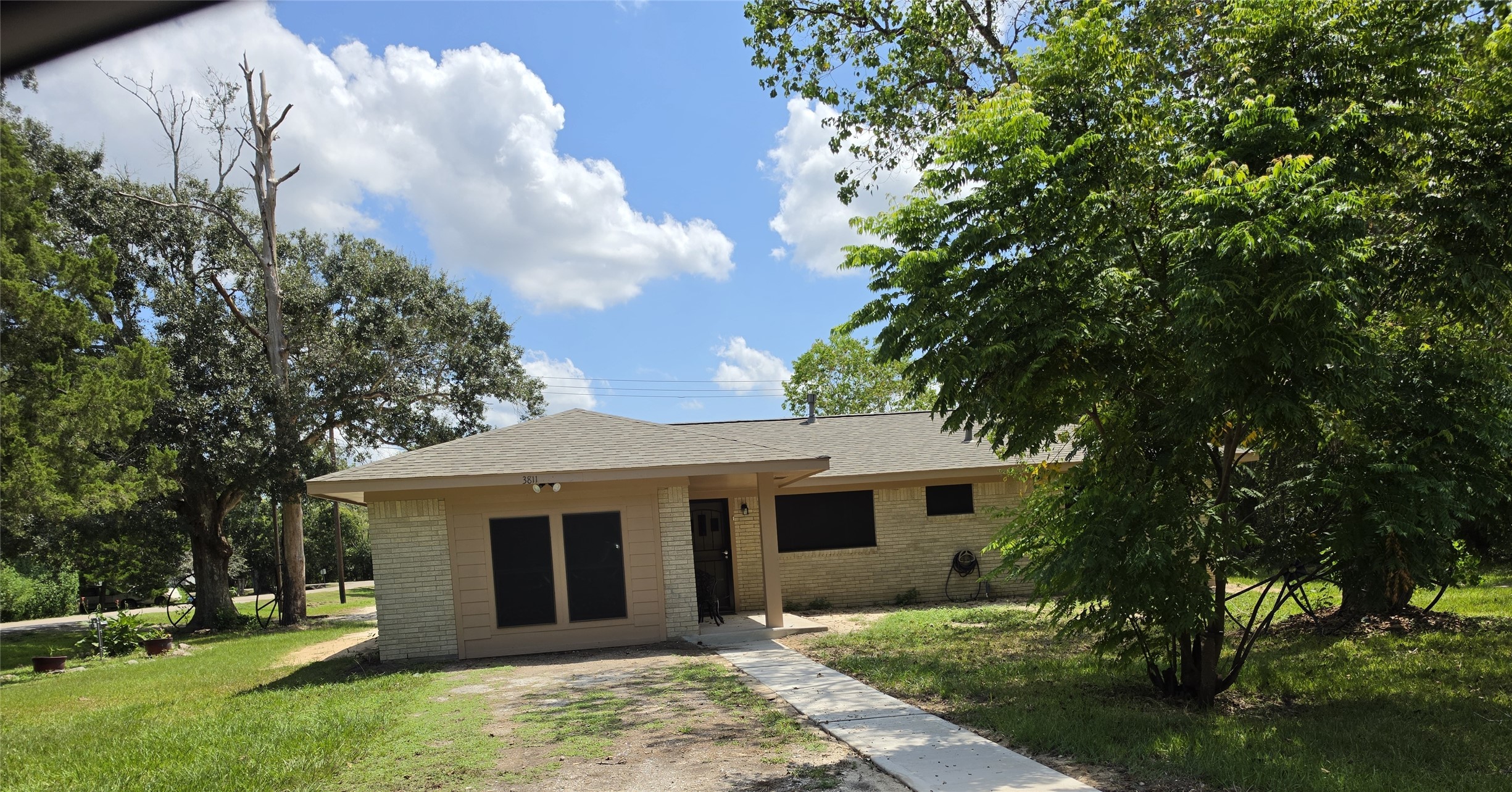 Listing photo 3