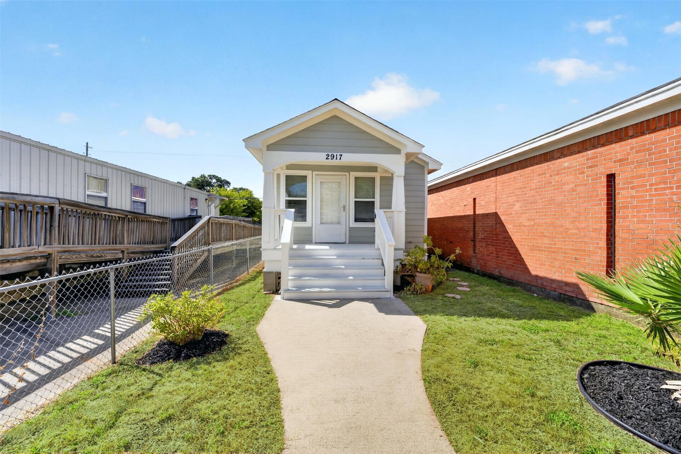 Listing photo 2