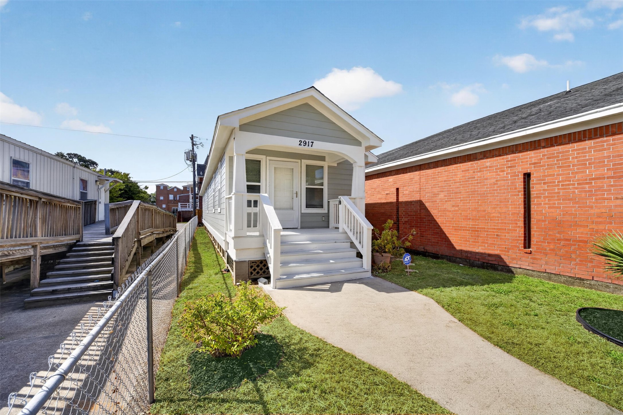 Listing photo 3