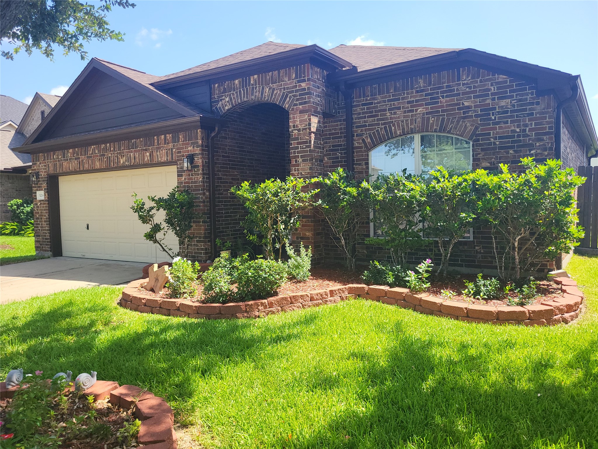 Listing photo 1