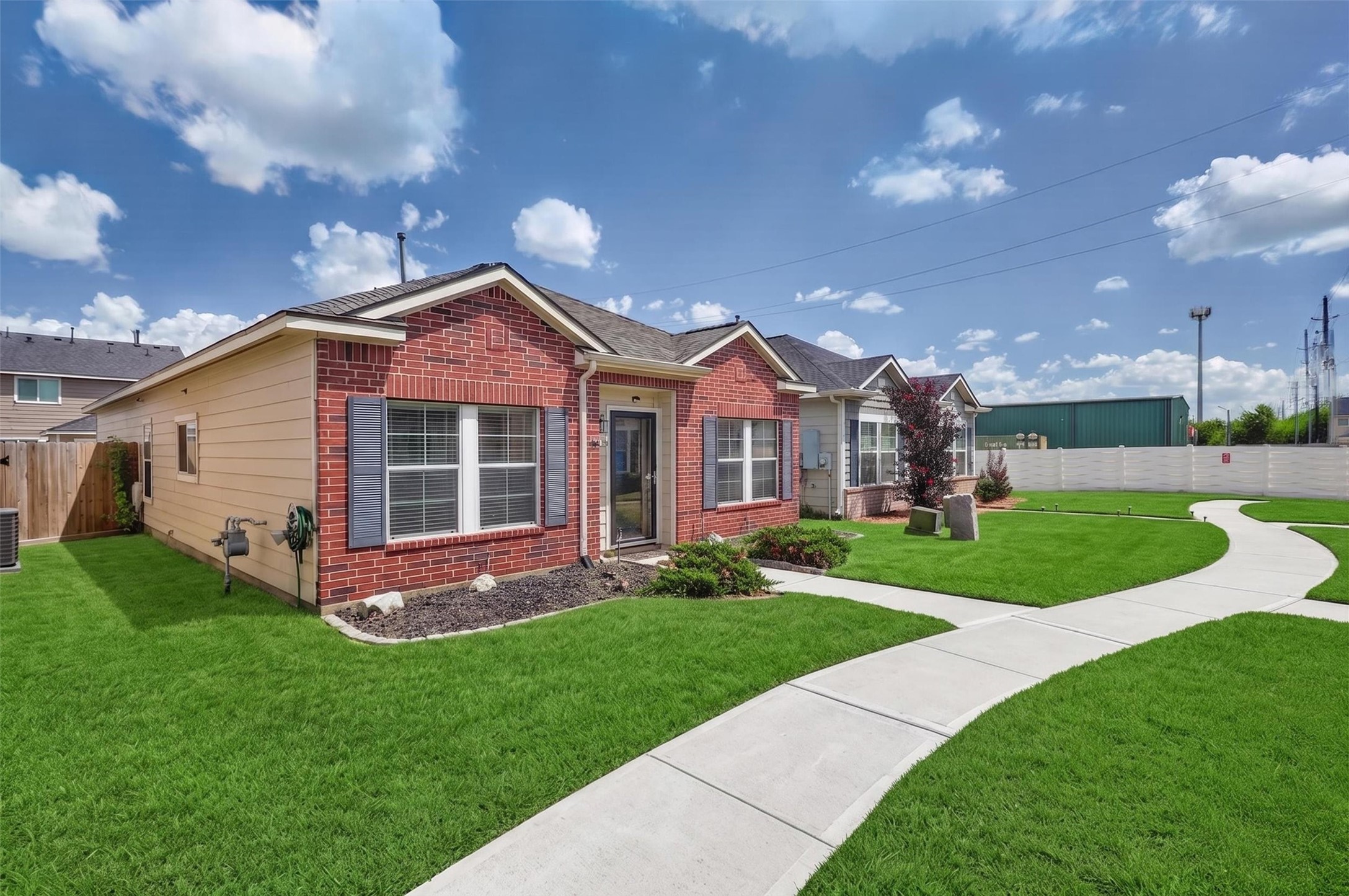 Listing photo 1